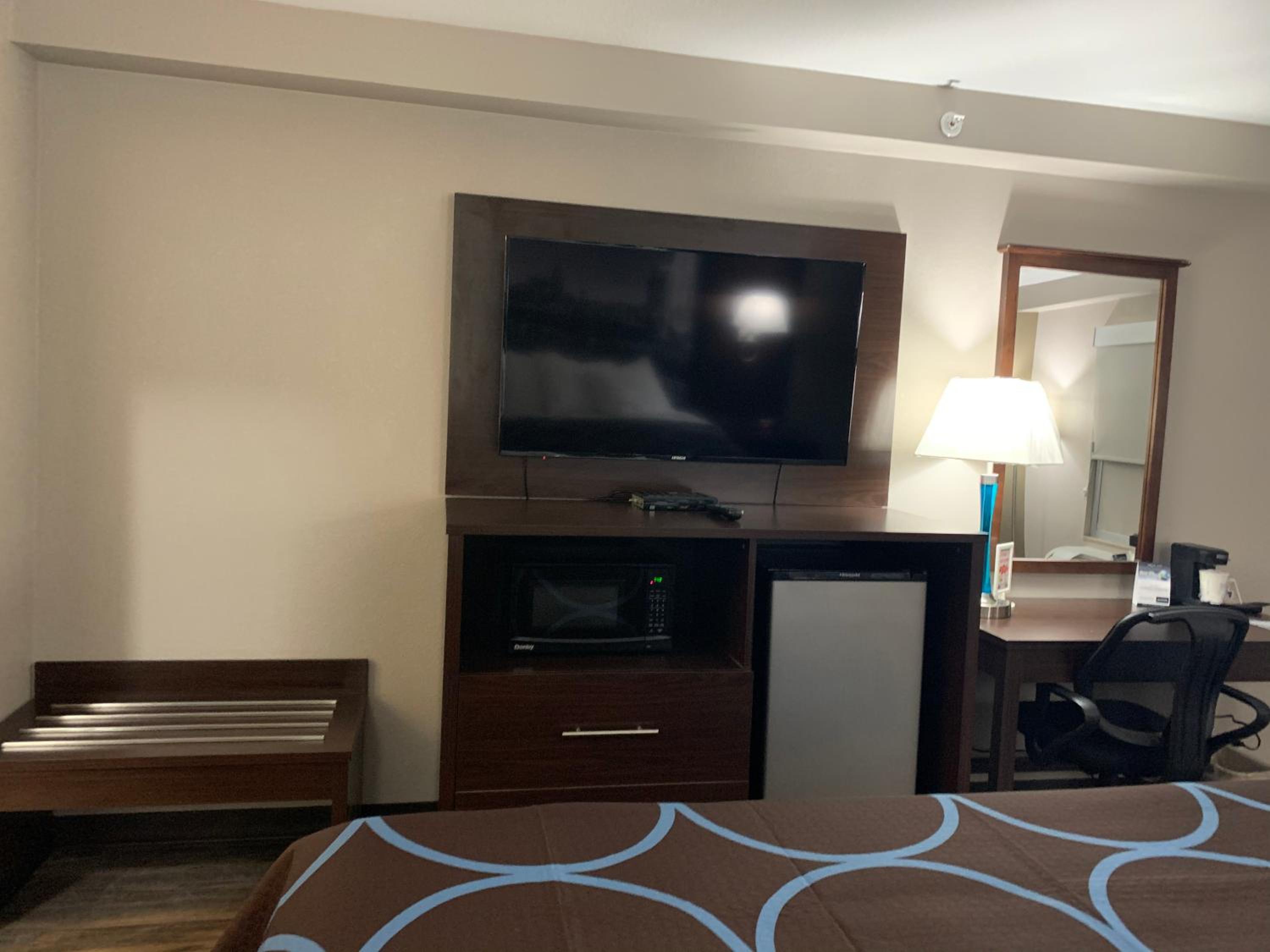 King Room - Non-Smoking - Photo 3