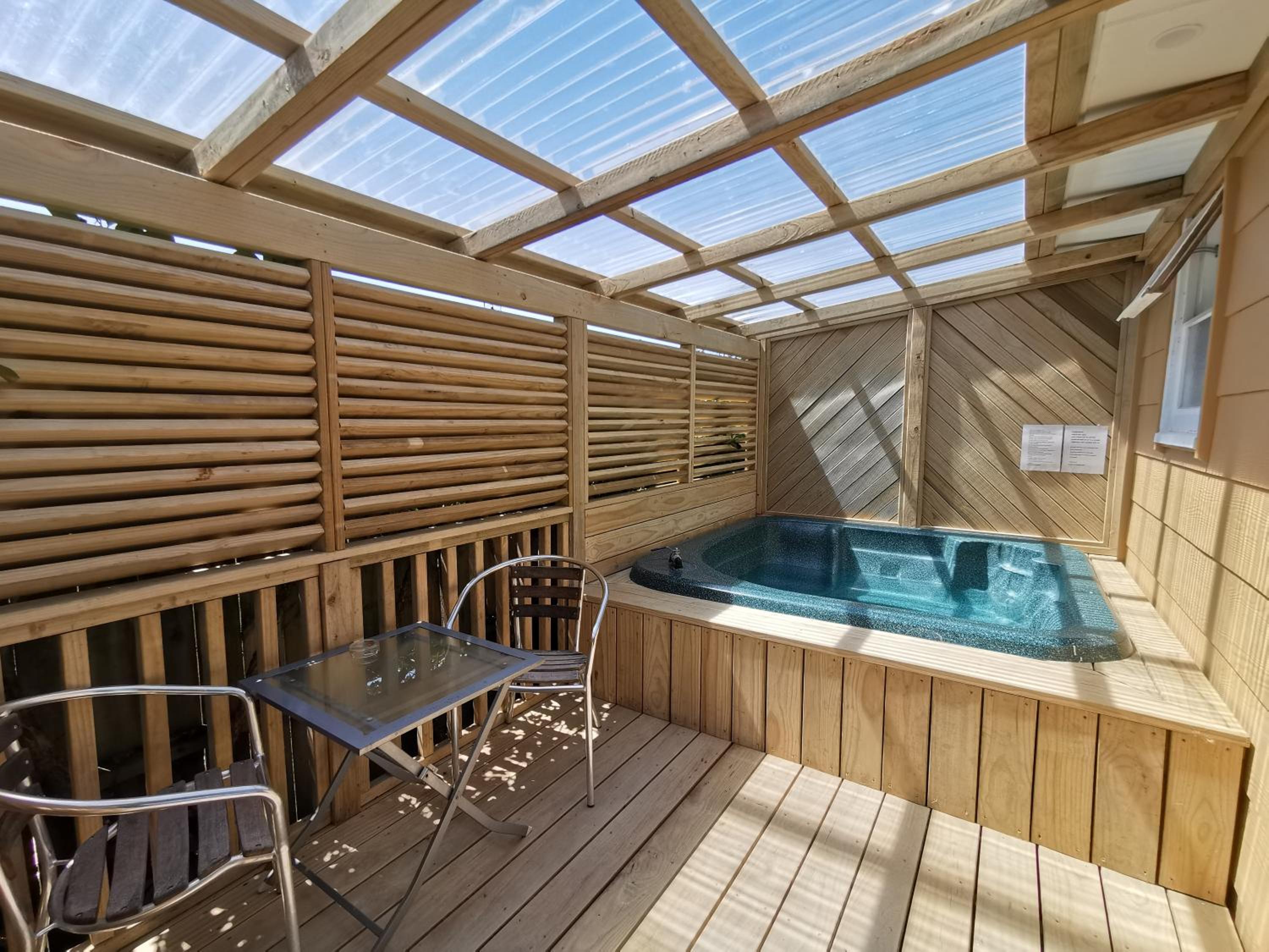 Queen Room with Mineral Hot Pool Unit 6