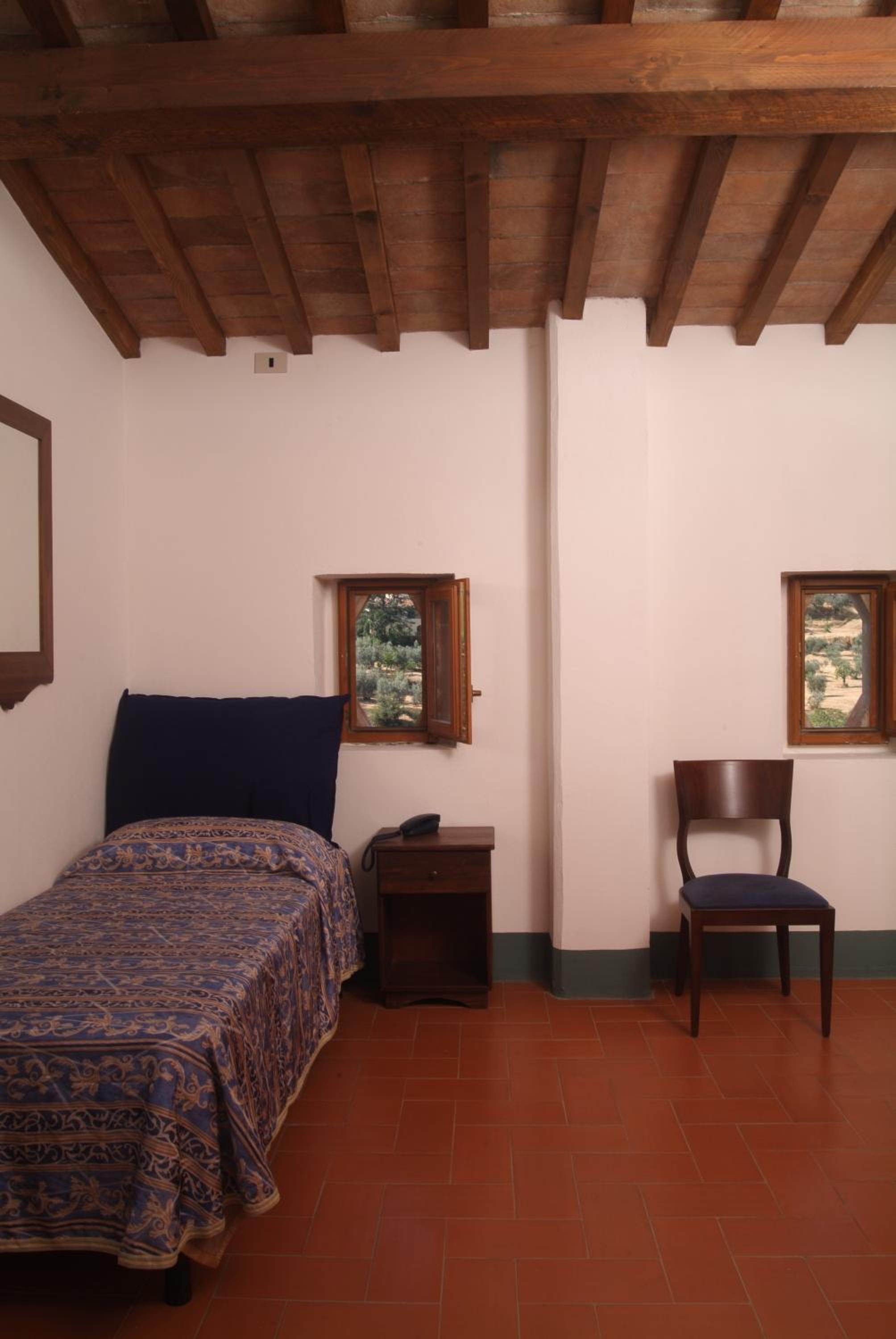 Single Room with Bathroom photo 1