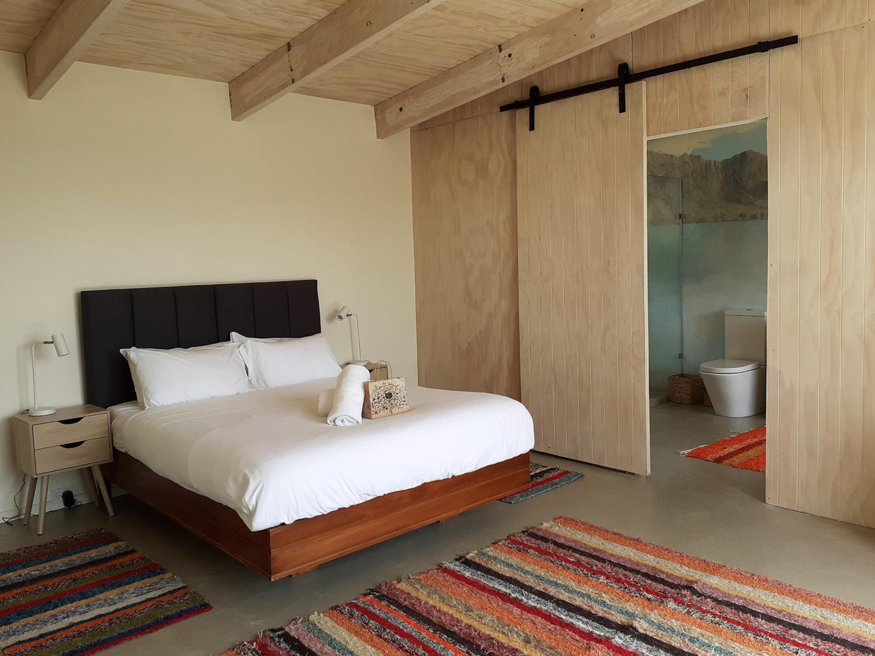 Deluxe Double Room (2 Adults + 1 Child)