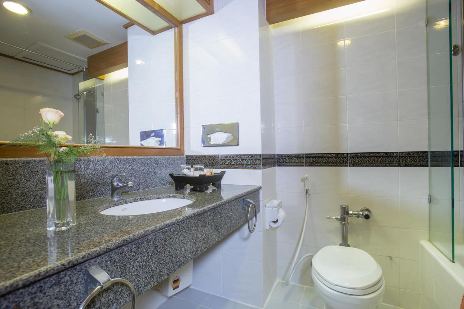 Executive Double or twin with sea view - Photo 2