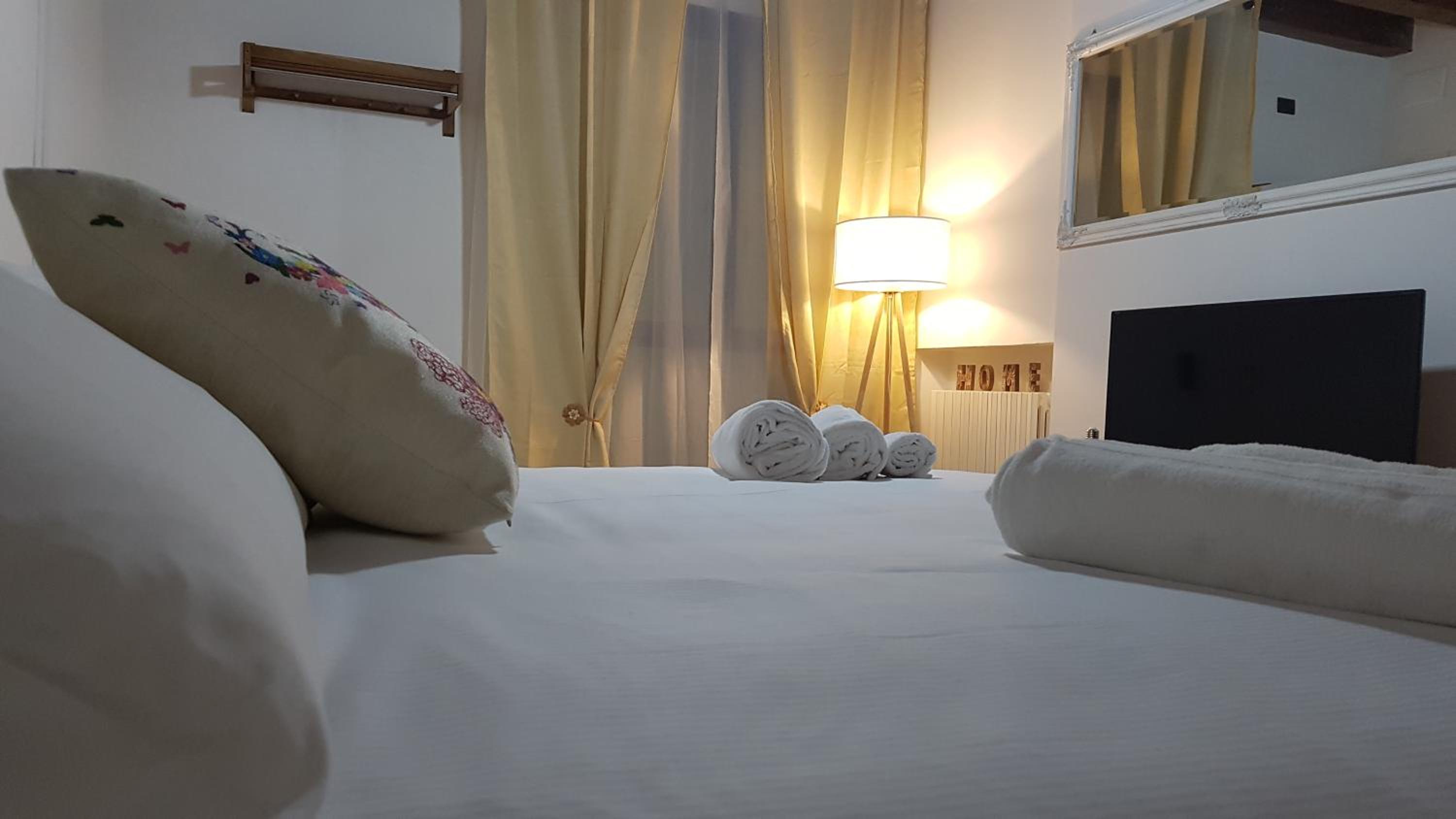 One-Bedroom Apartment - Photo 3