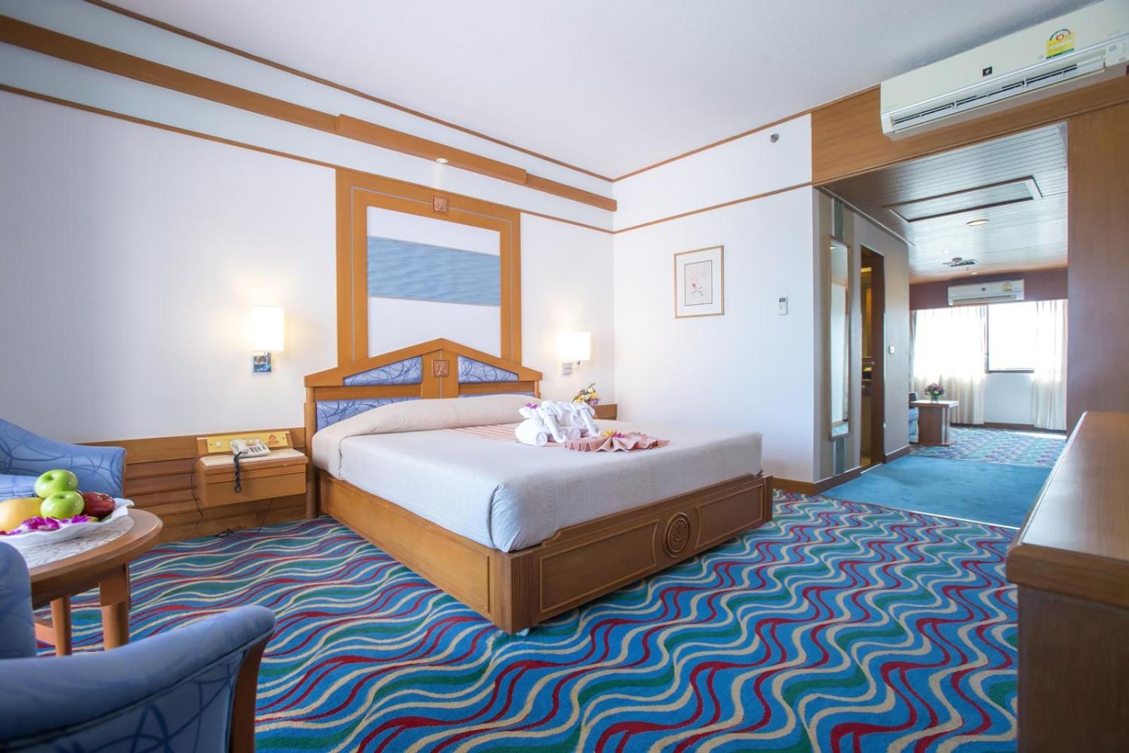 Premier Room with Sea View - Photo 3