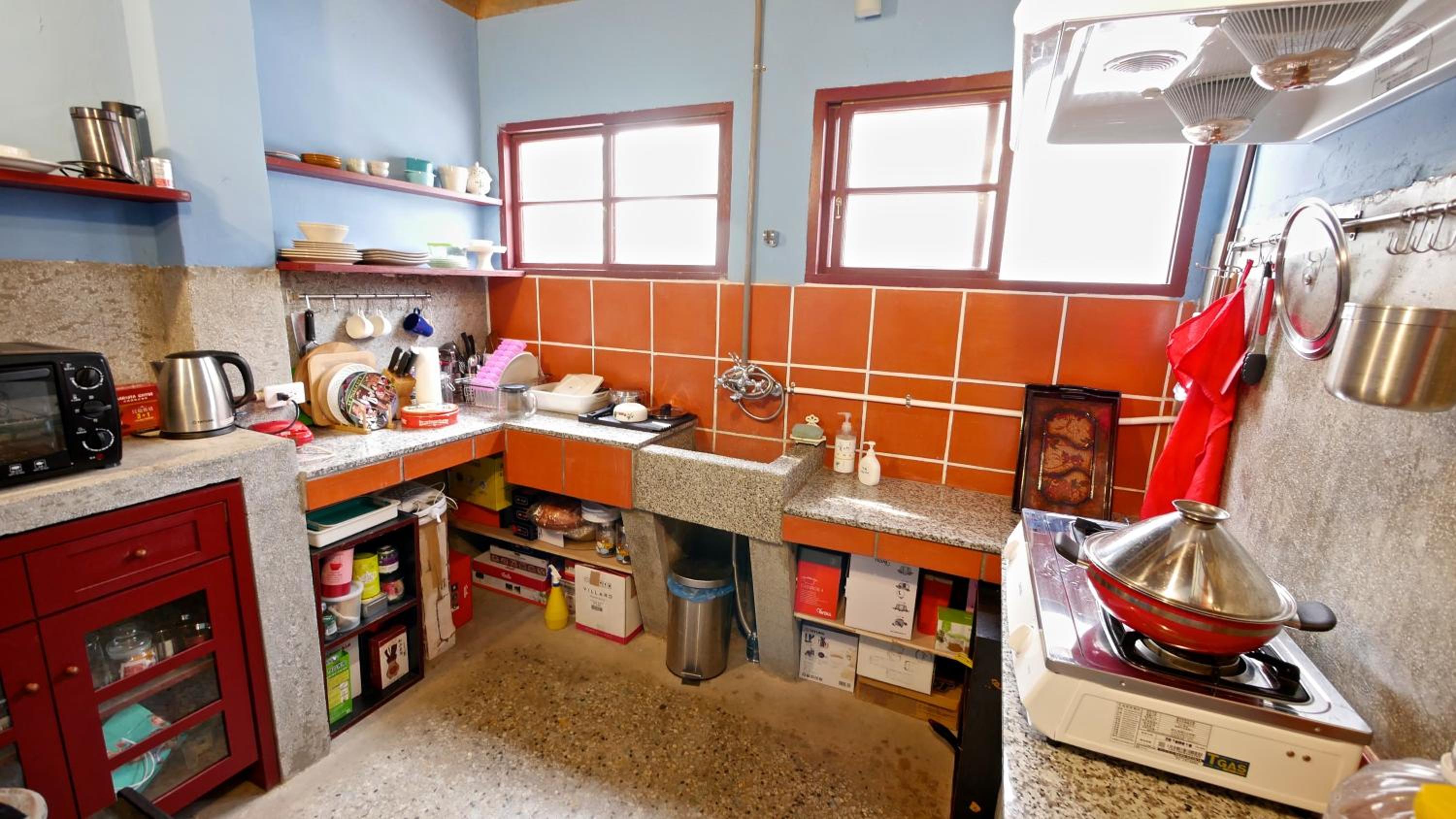 Three-Bedroom Apartment - Photo 4