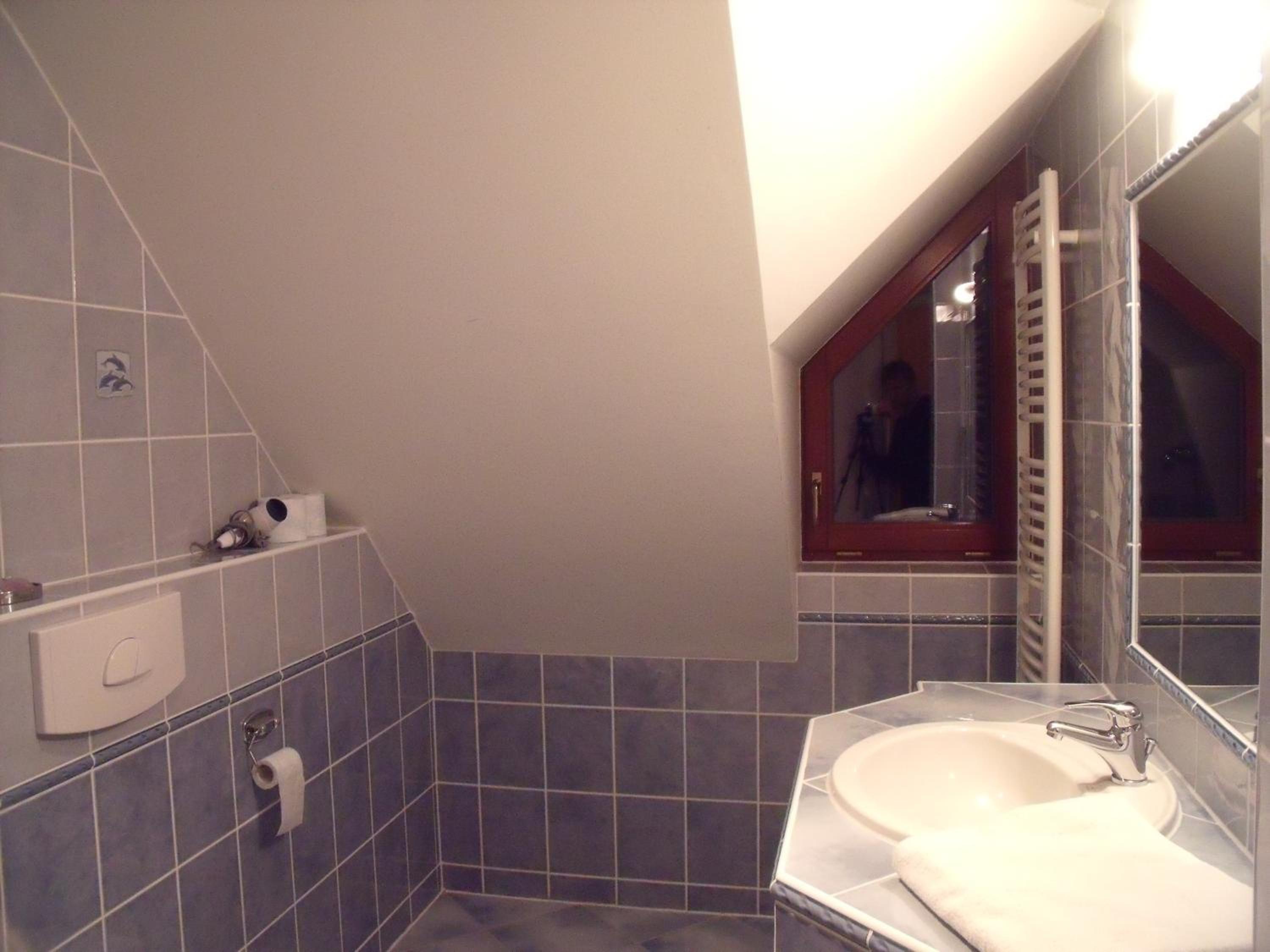 Economy Double Room - Photo 6