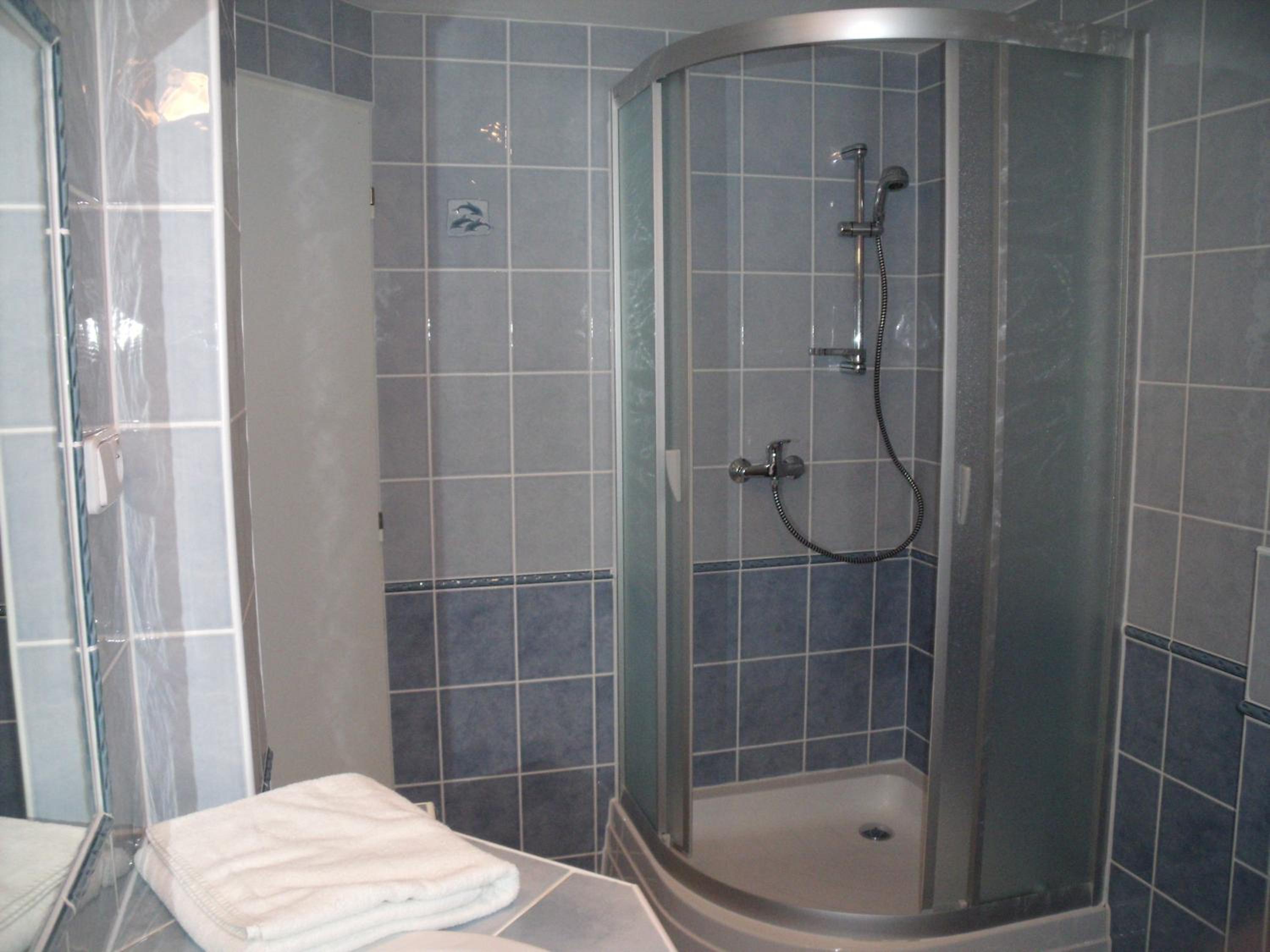 Economy Double Room - Photo 7