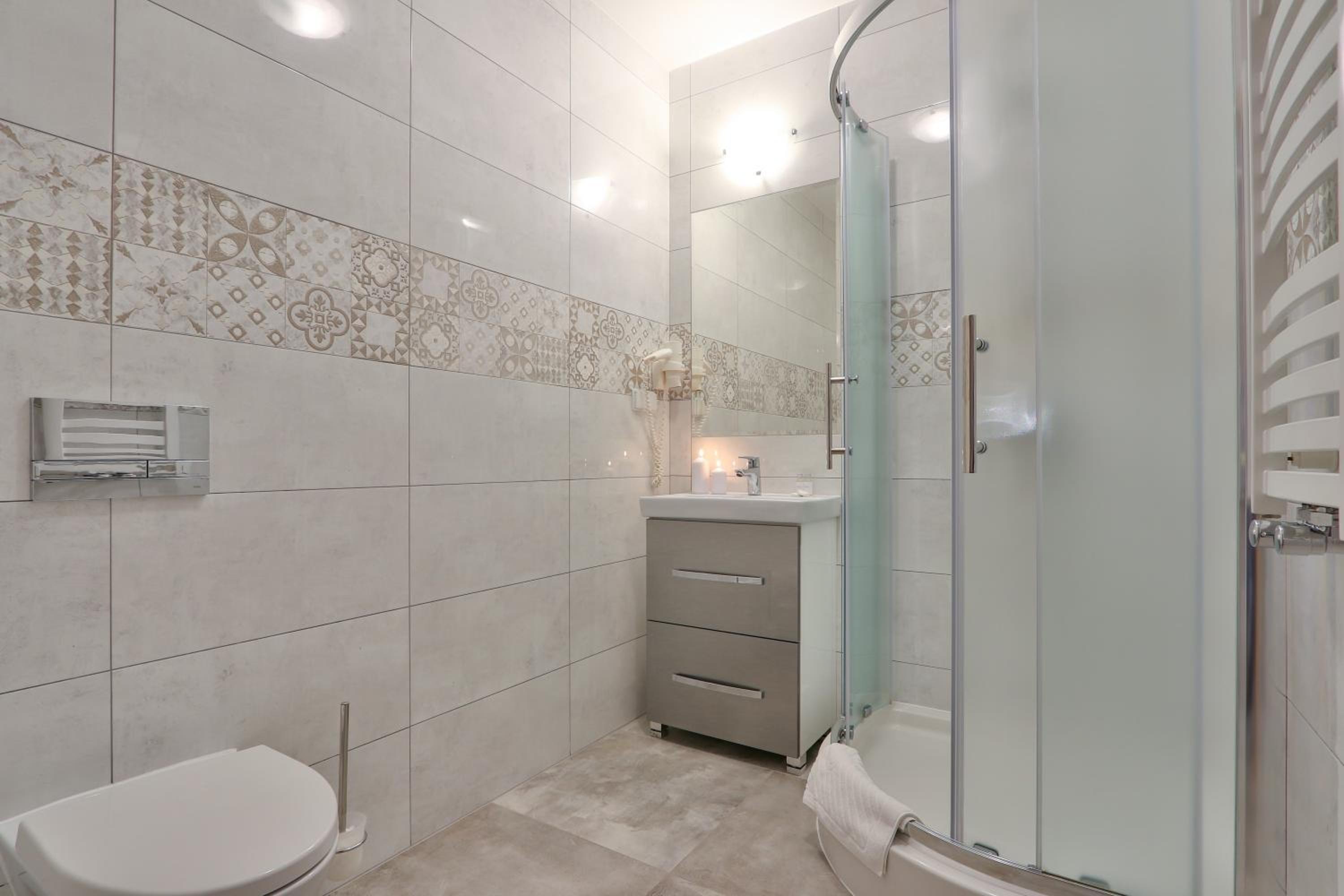 Two-Bedroom Apartment - Photo 2