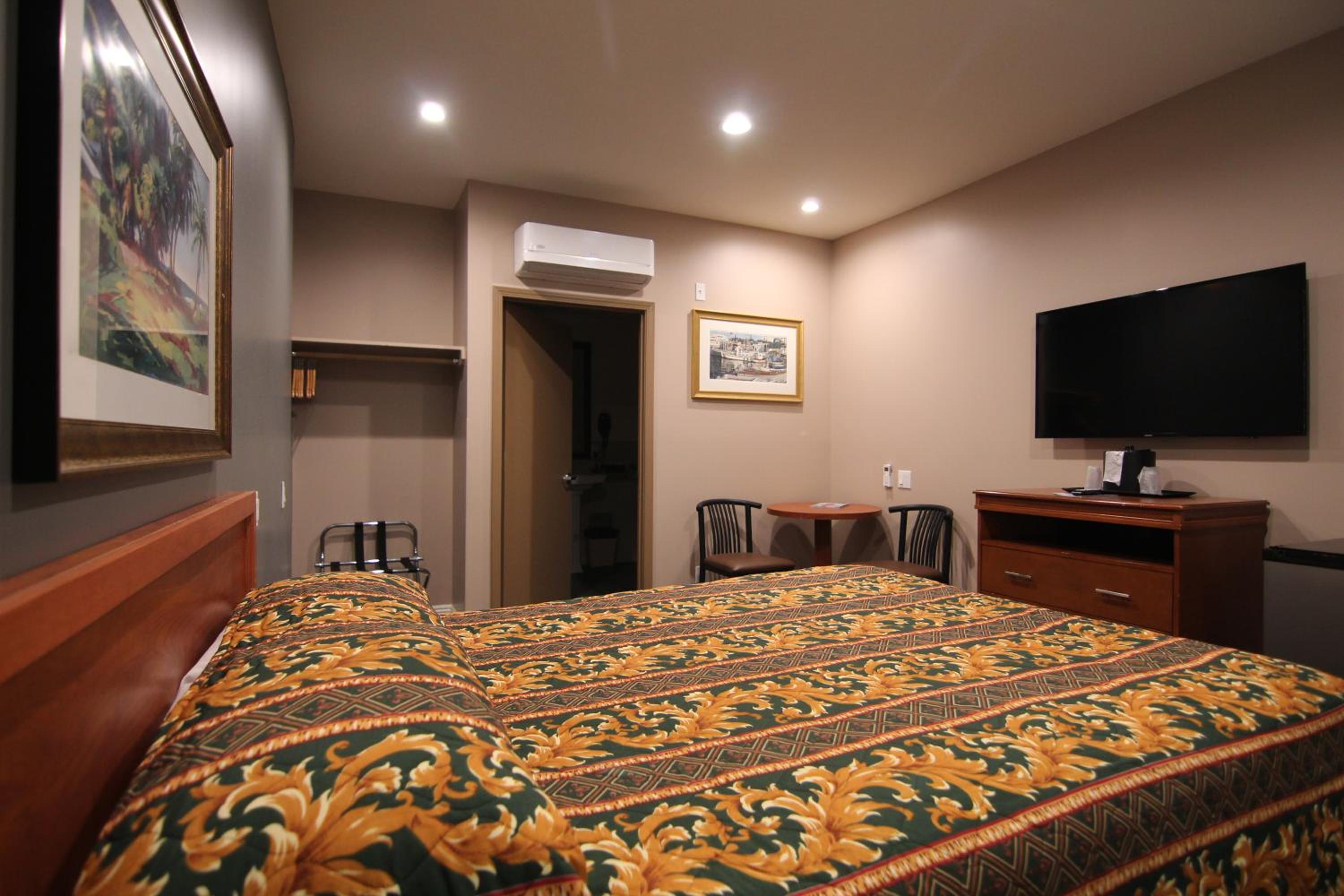 Queen Room - Disability Access