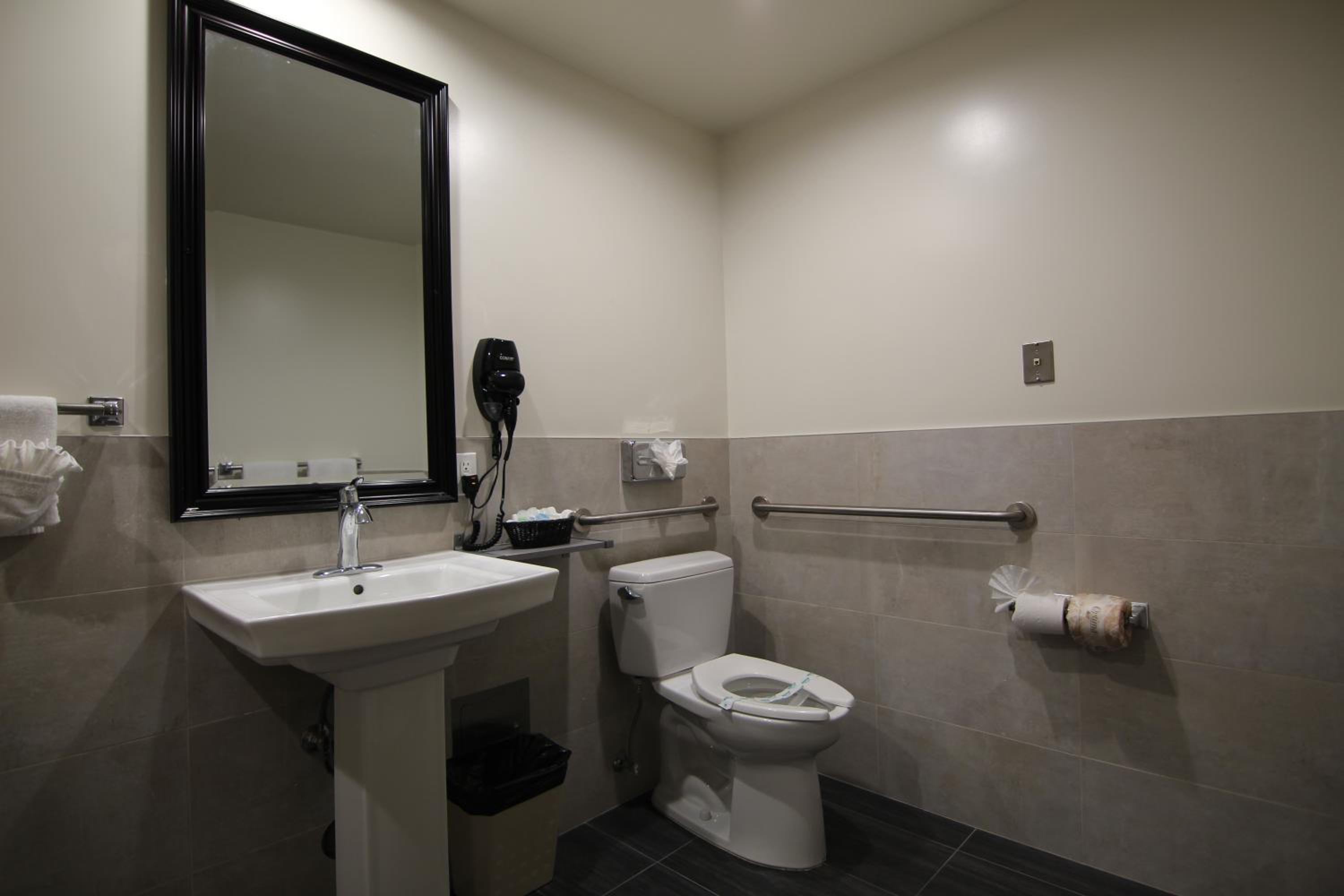 Queen Room - Disability Access