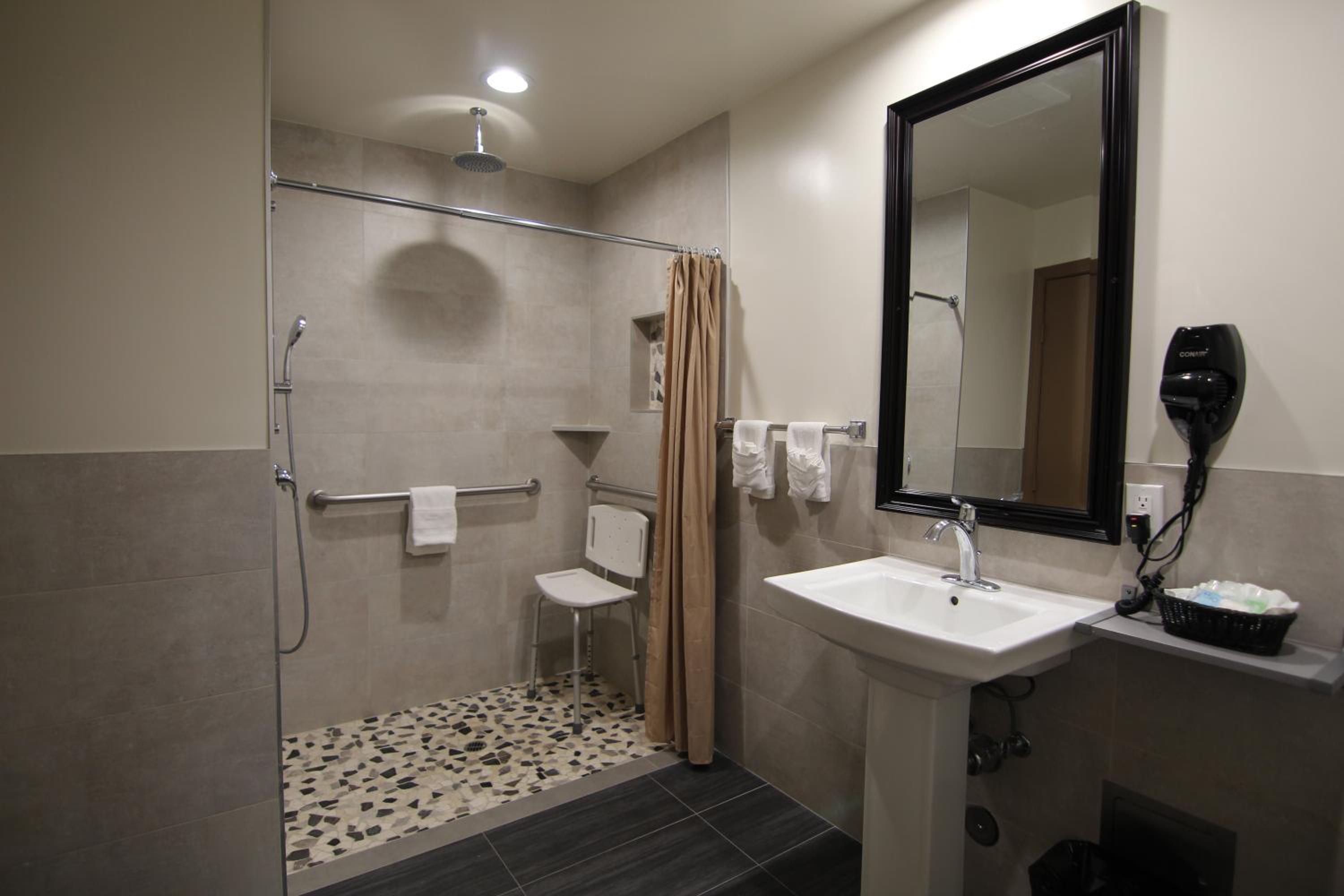 Queen Room - Disability Access