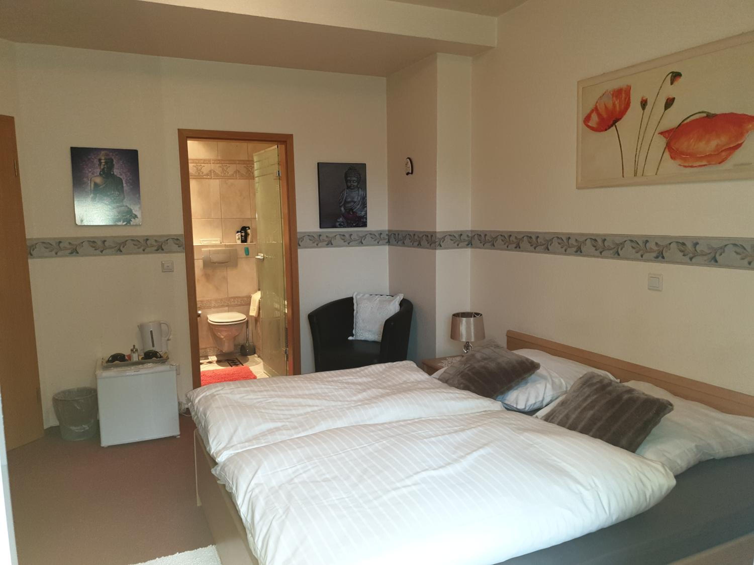 Double or Twin Room with Balcony - Photo 2