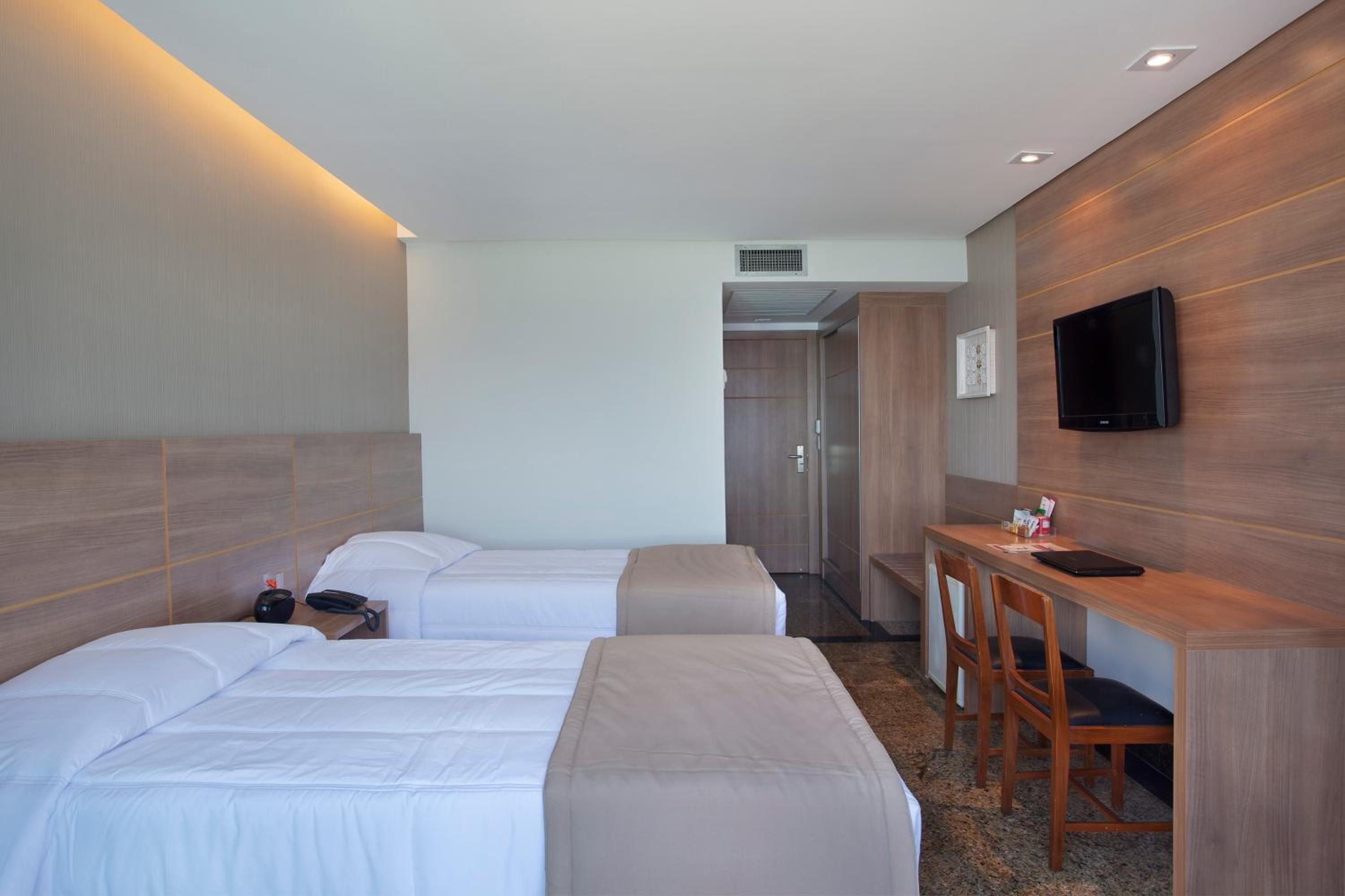 Deluxe Room - Photo 3