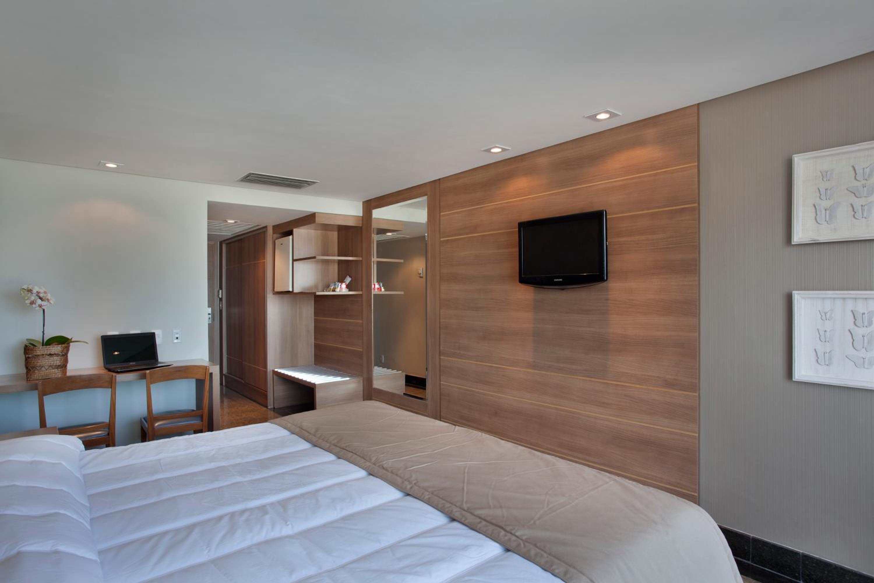 Deluxe Room - Photo 2