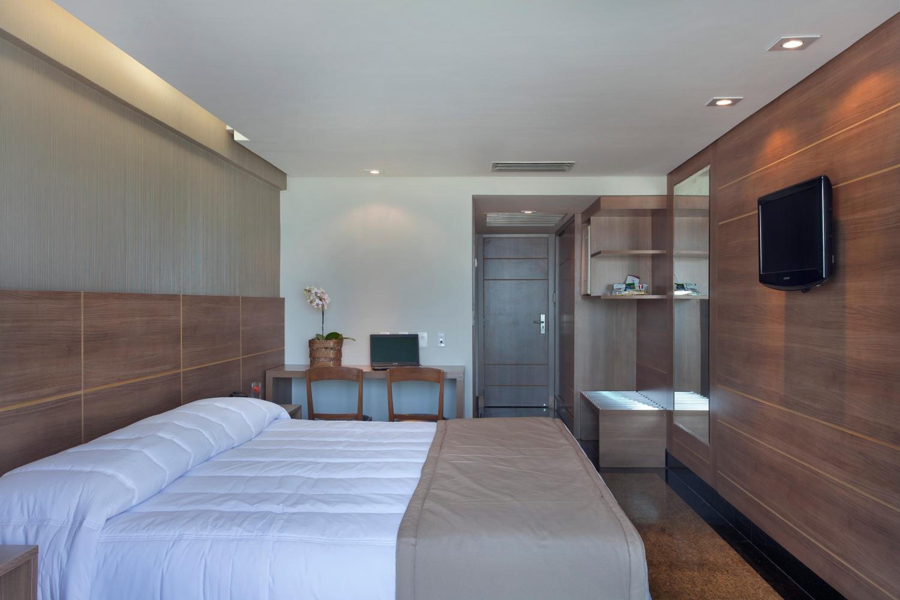 Deluxe Room - Photo 10