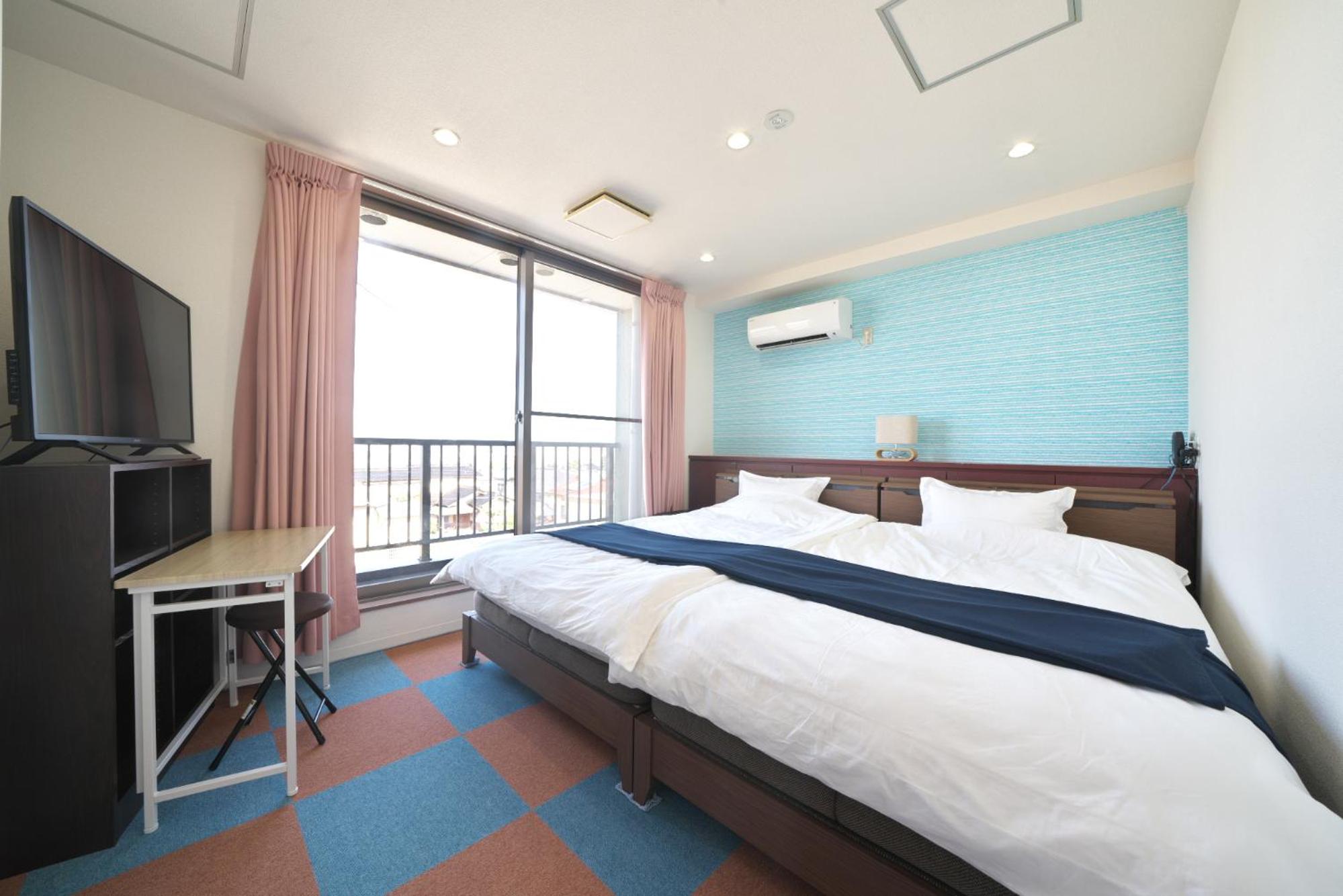 Twin Room with City View - Photo 1