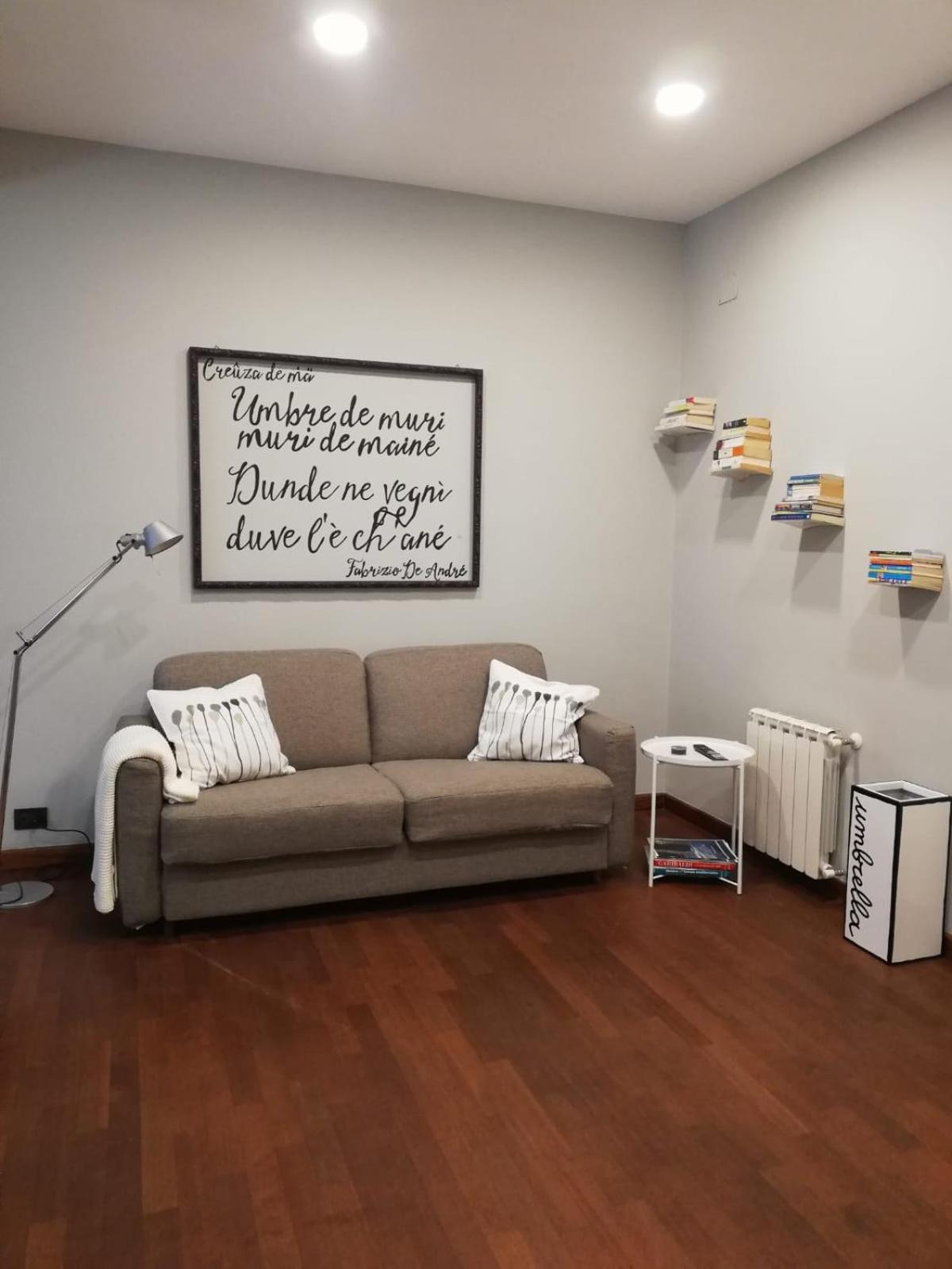 Two-Bedroom House - Photo 22
