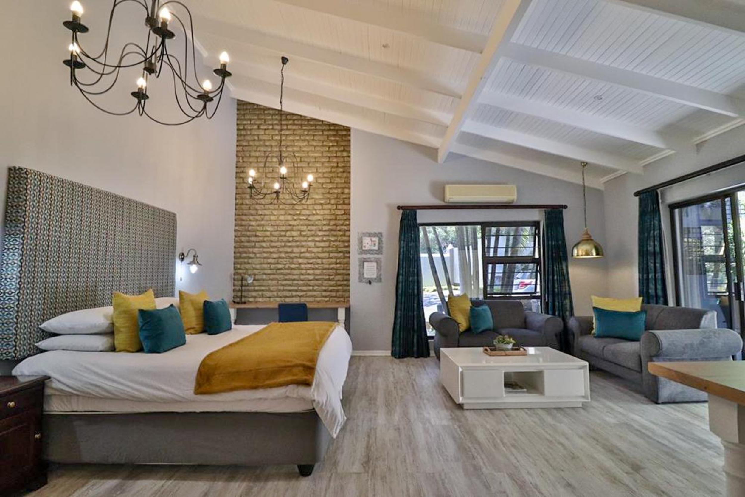 Family Room - Photo 6