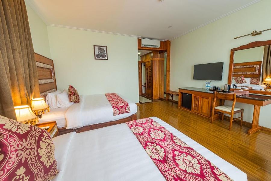 Superior Double or Twin Room with City View - Photo 4