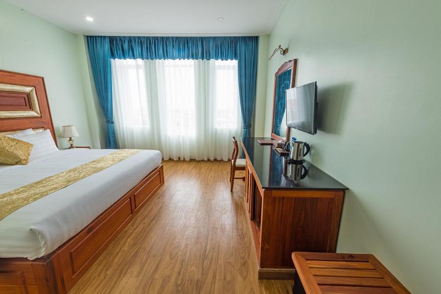 Superior Double or Twin Room with City View - Photo 2