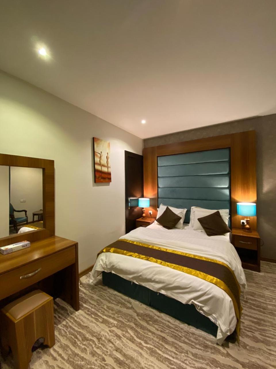 Deluxe Double Room (1 adult + 2 children)