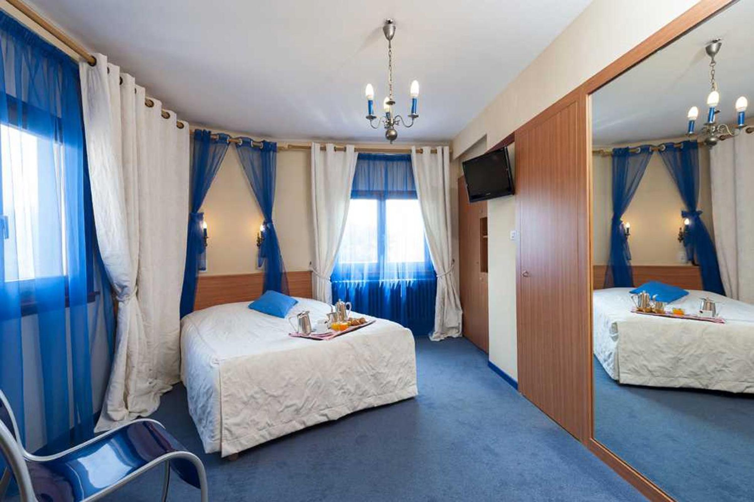 Double or Twin Room with Shower photo 3