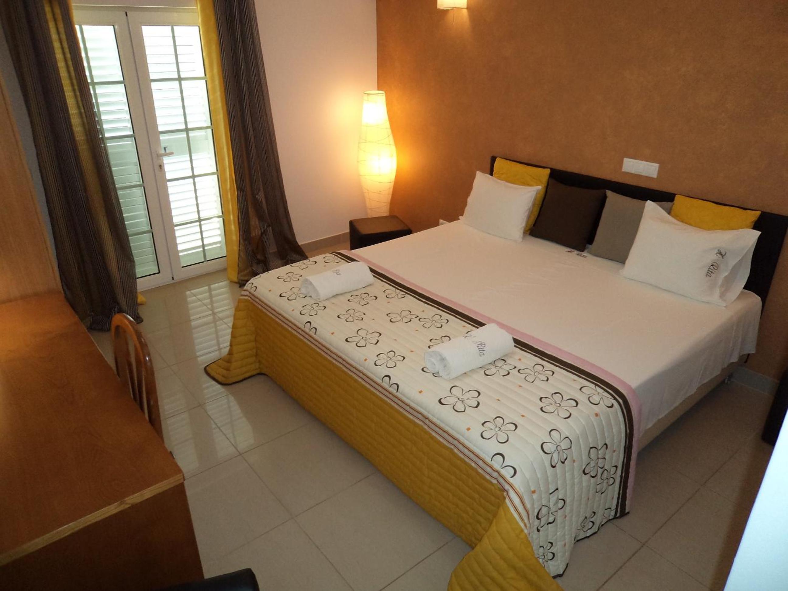 King Room with Balcony - Photo 1