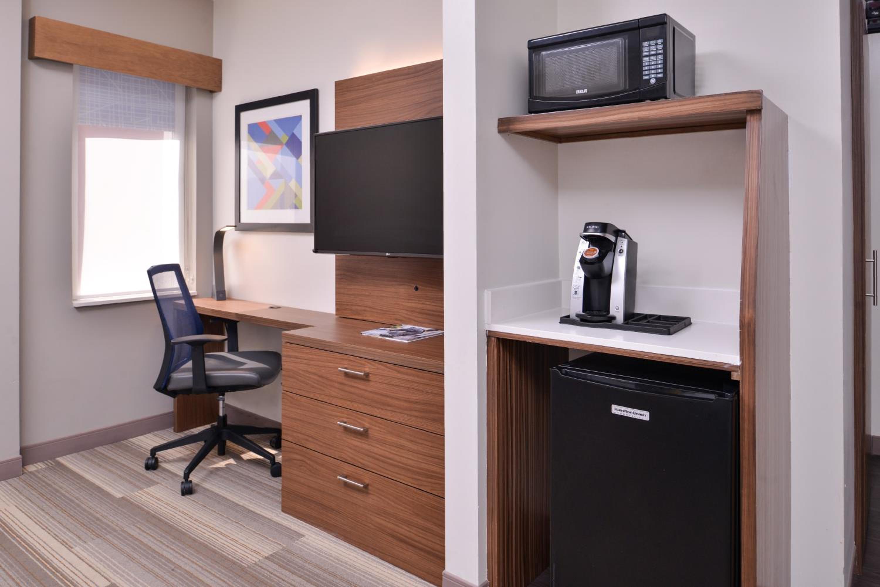 Standard King Room - Photo 9
