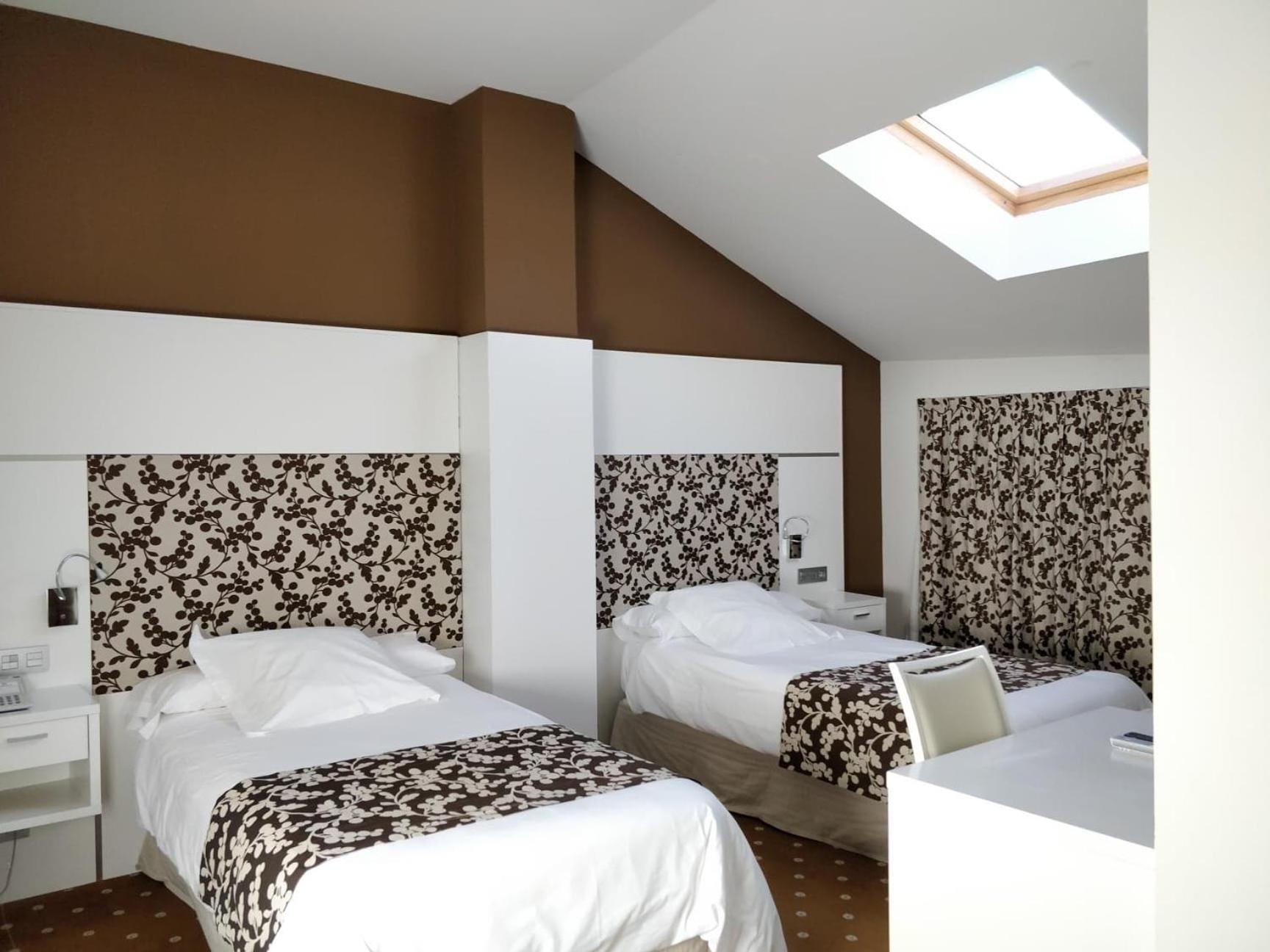 Double or Twin Room - Photo 4