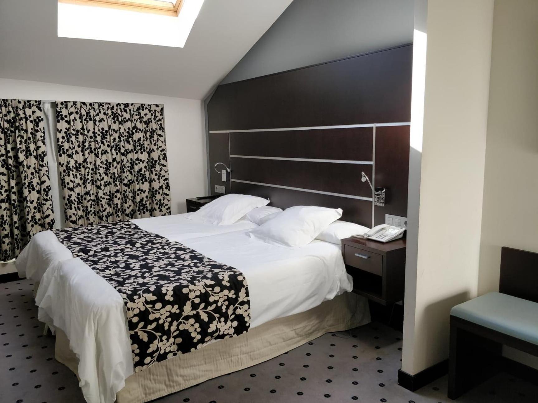 Double or Twin Room - Photo 5