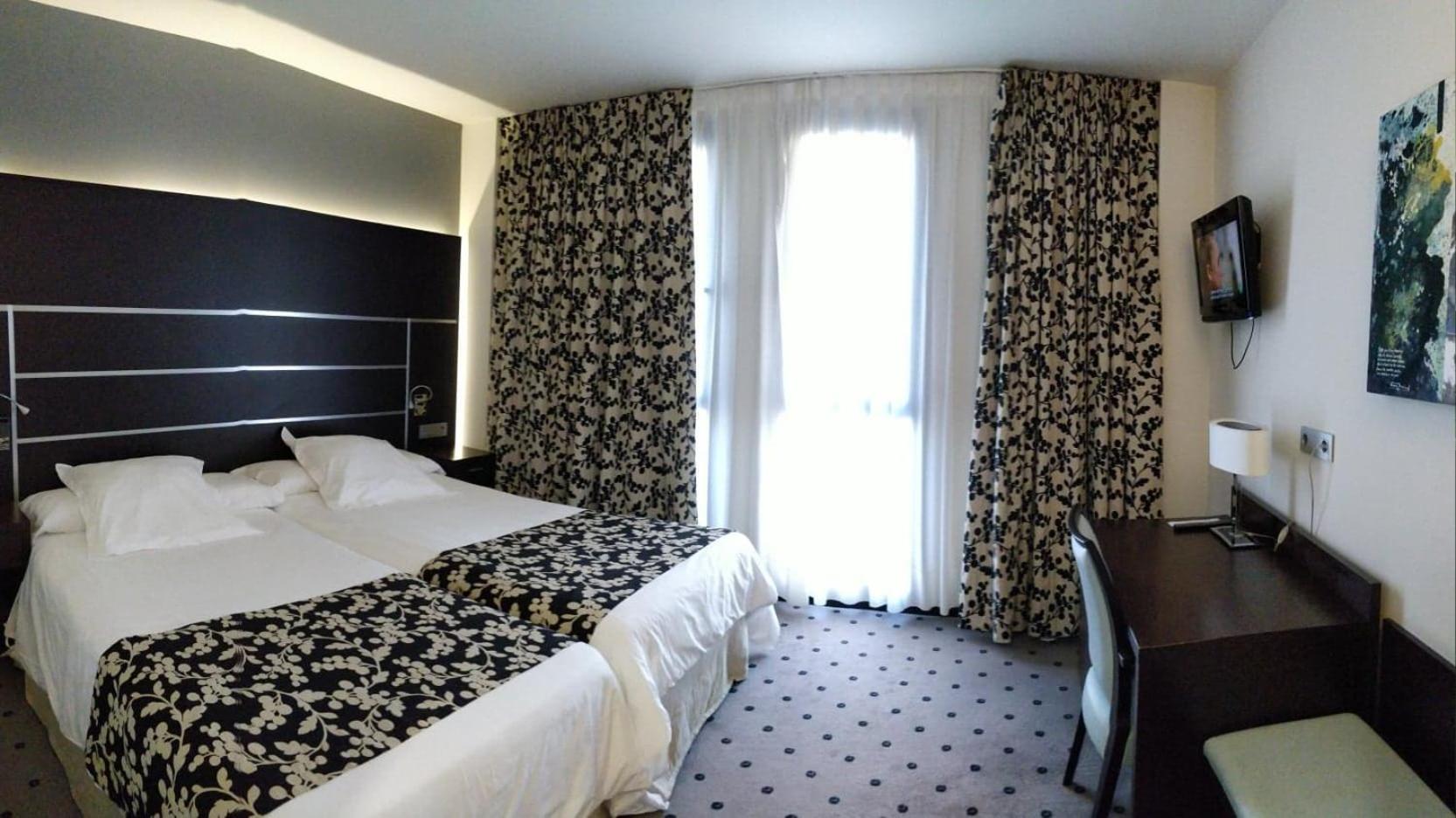 Double or Twin Room - Photo 10
