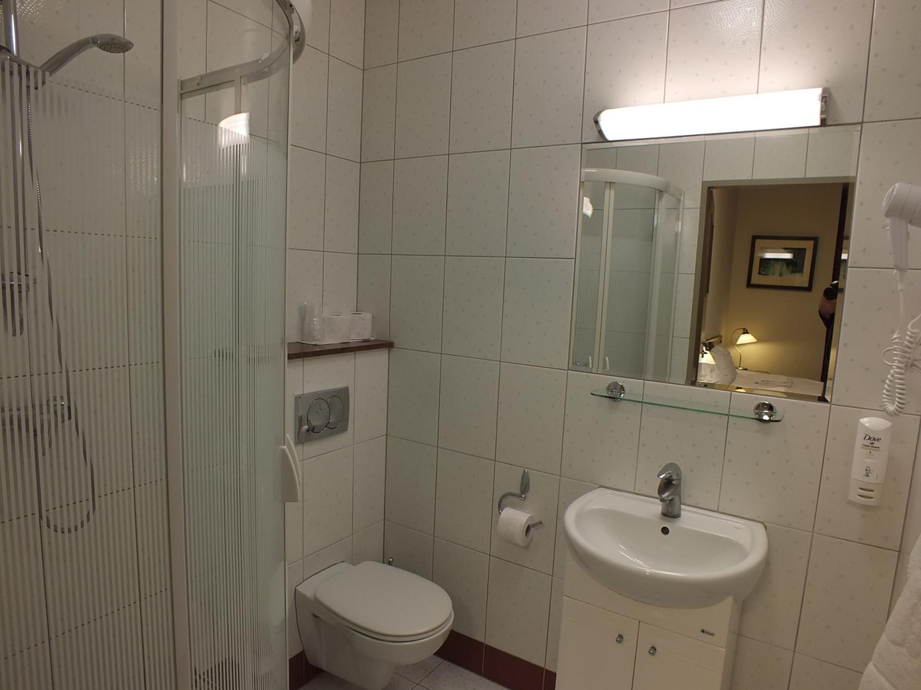 Double or Twin Room - Photo 9