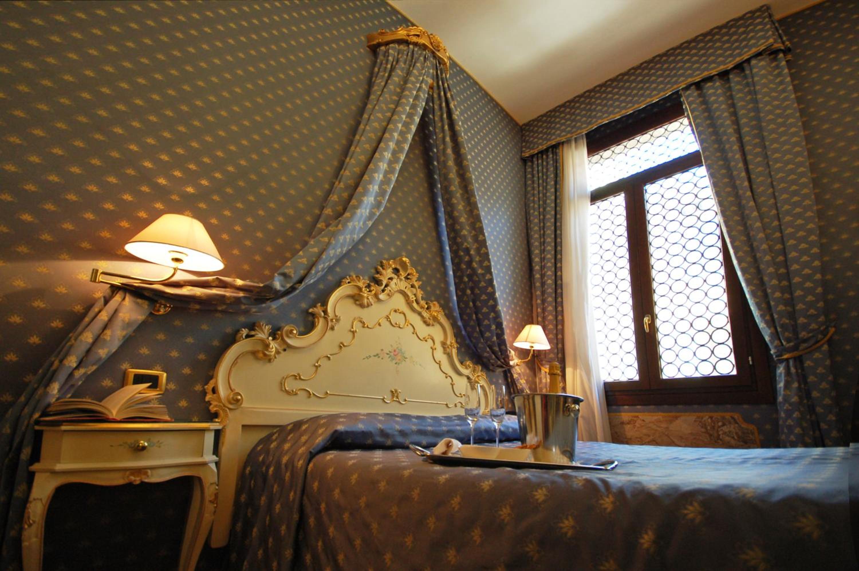 Quadruple Room thumbnail 6
