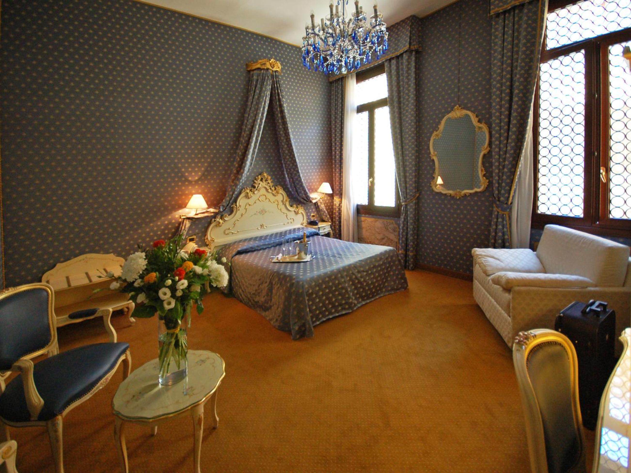Quadruple room thumbnail 6