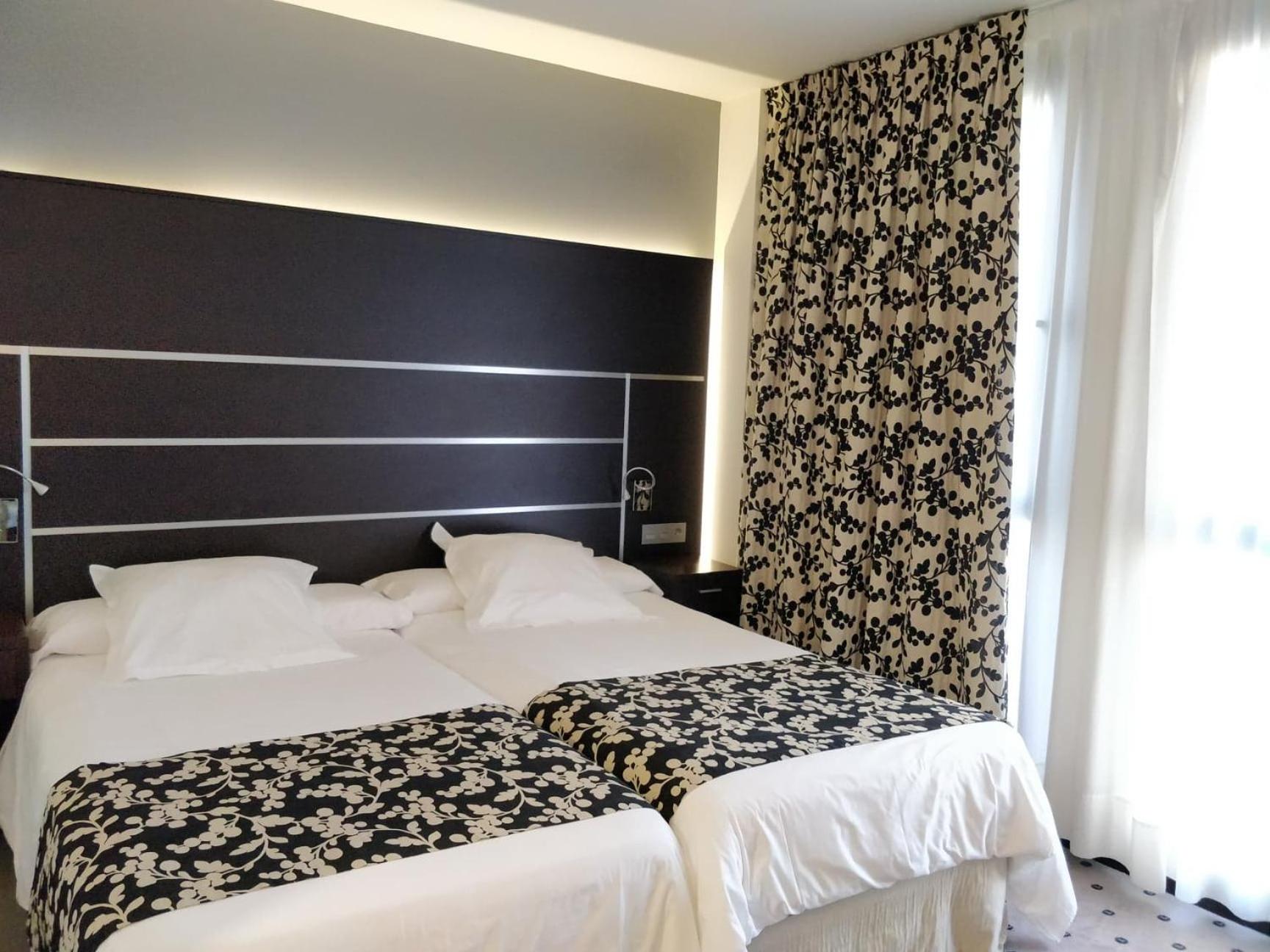 Double or Twin Room - Photo 3