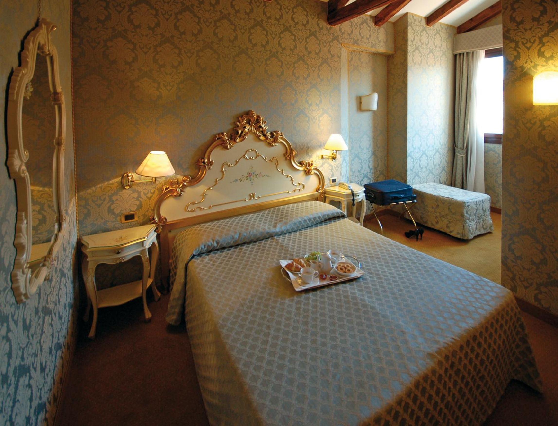 Triple Room thumbnail 6