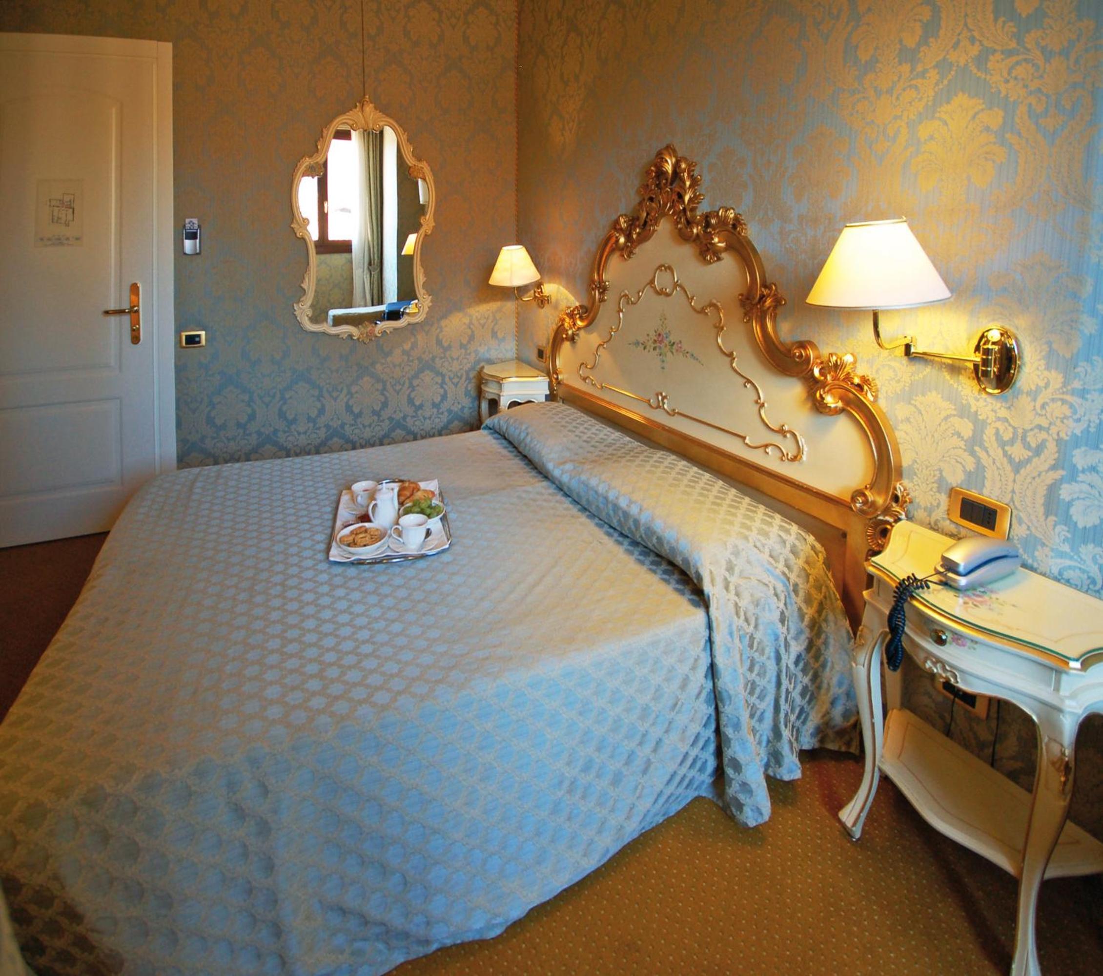 Triple Room thumbnail 5
