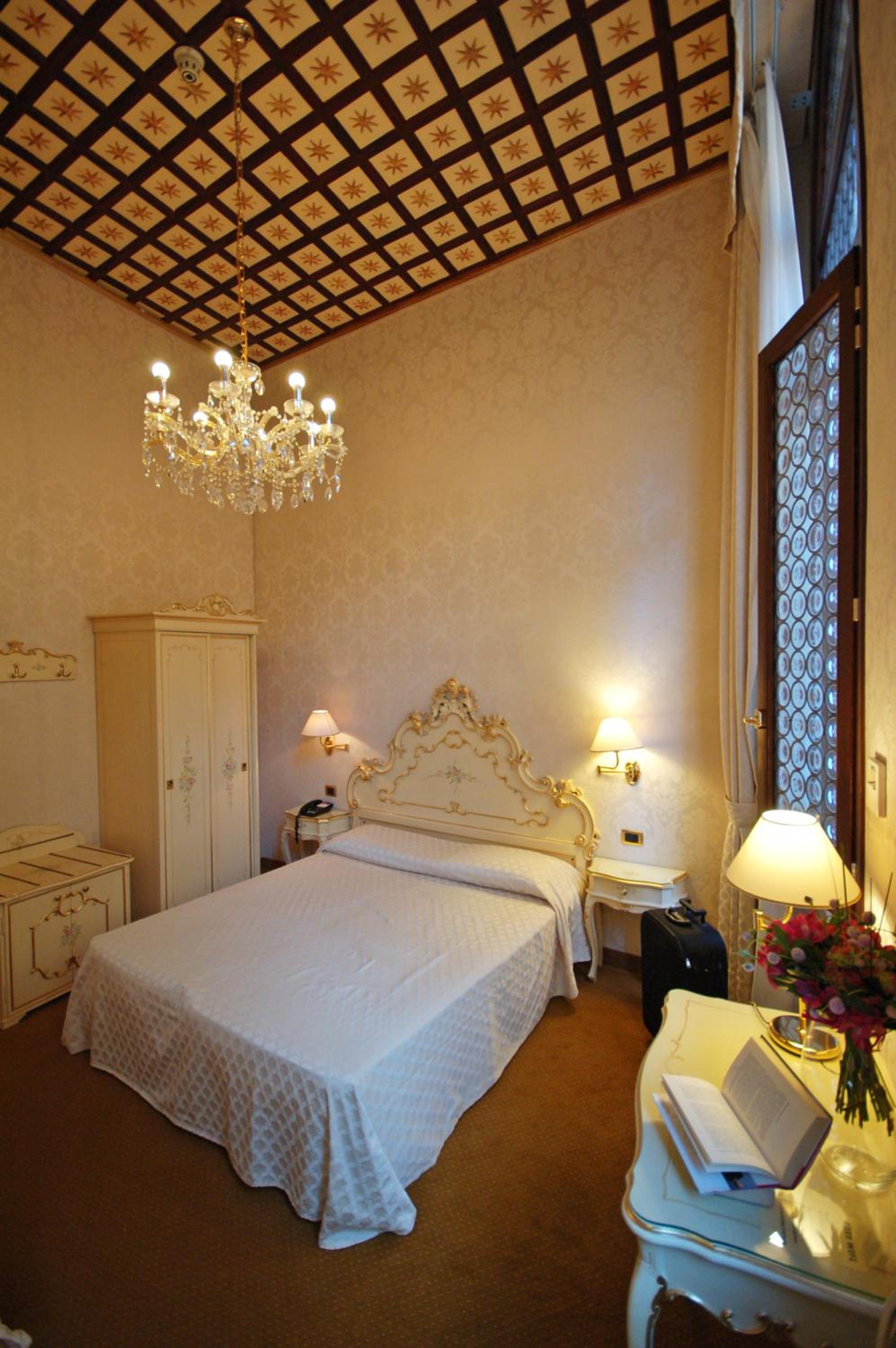 Double or Twin Room thumbnail 5