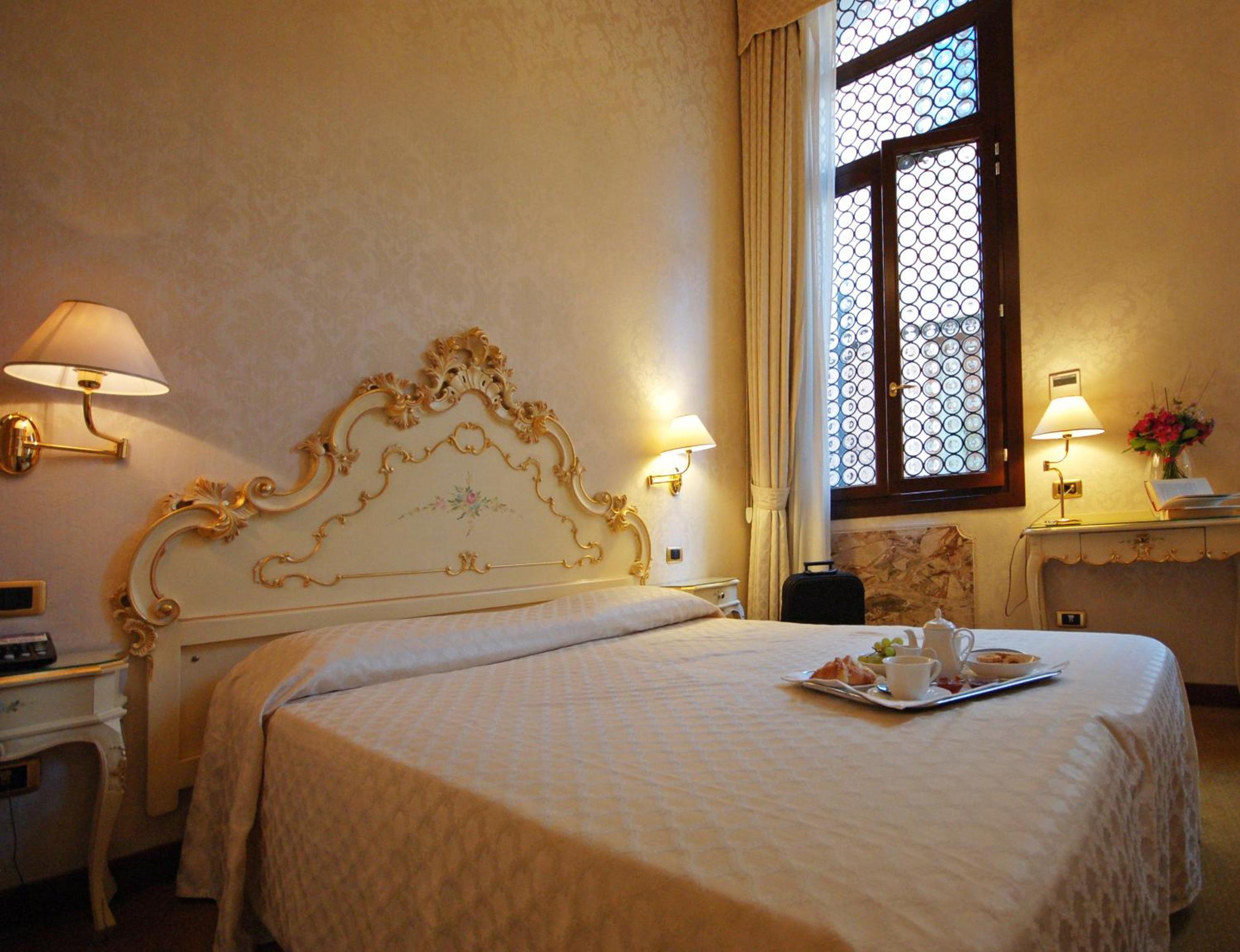 Double or Twin Room thumbnail 6