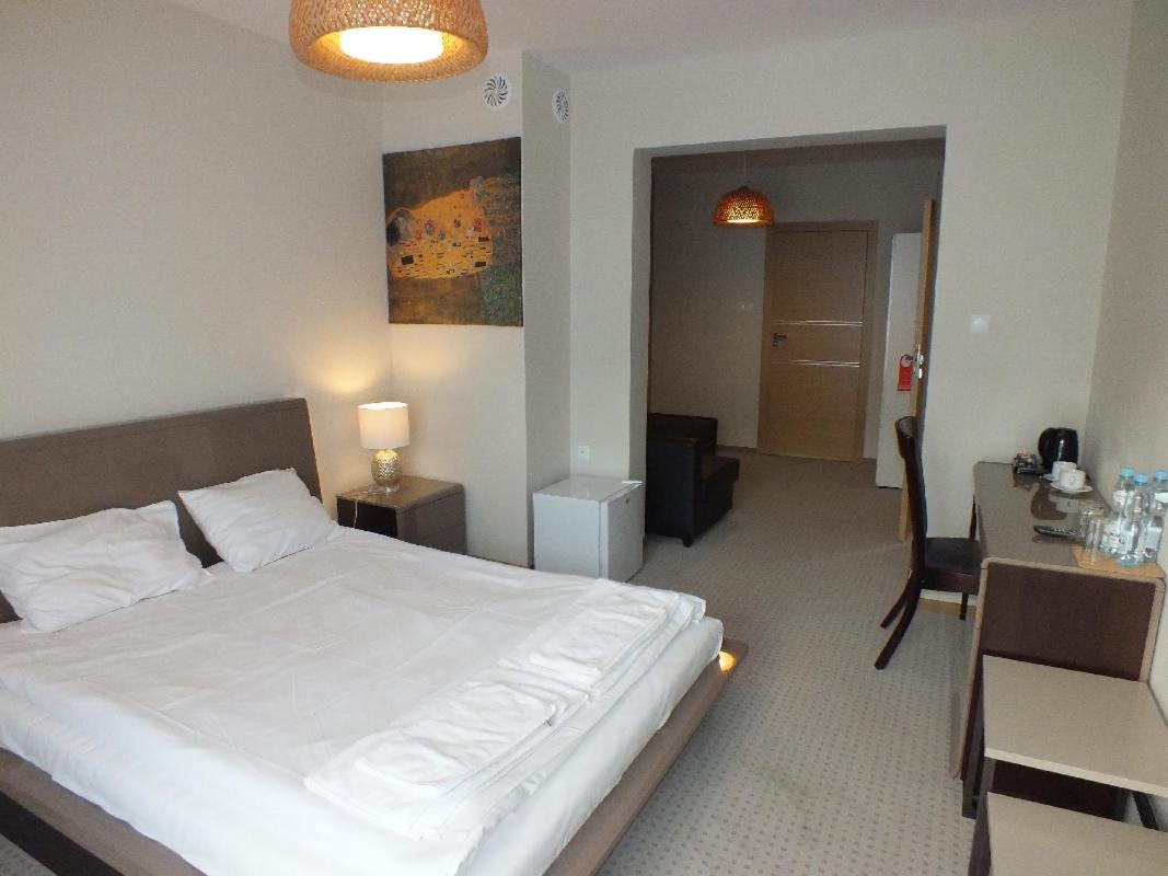 Double or Twin Room - Photo 7