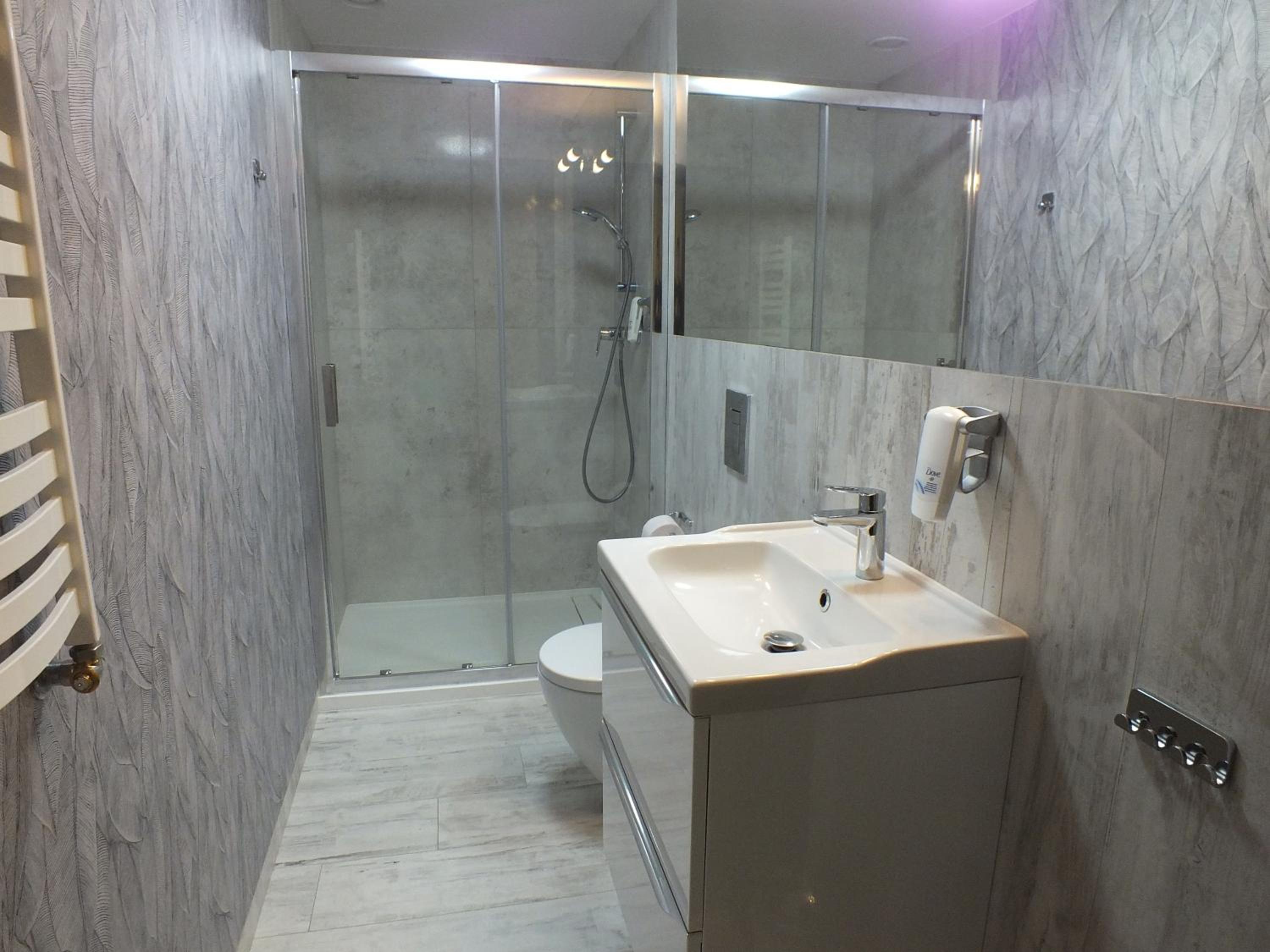 Double or Twin Room - Photo 13