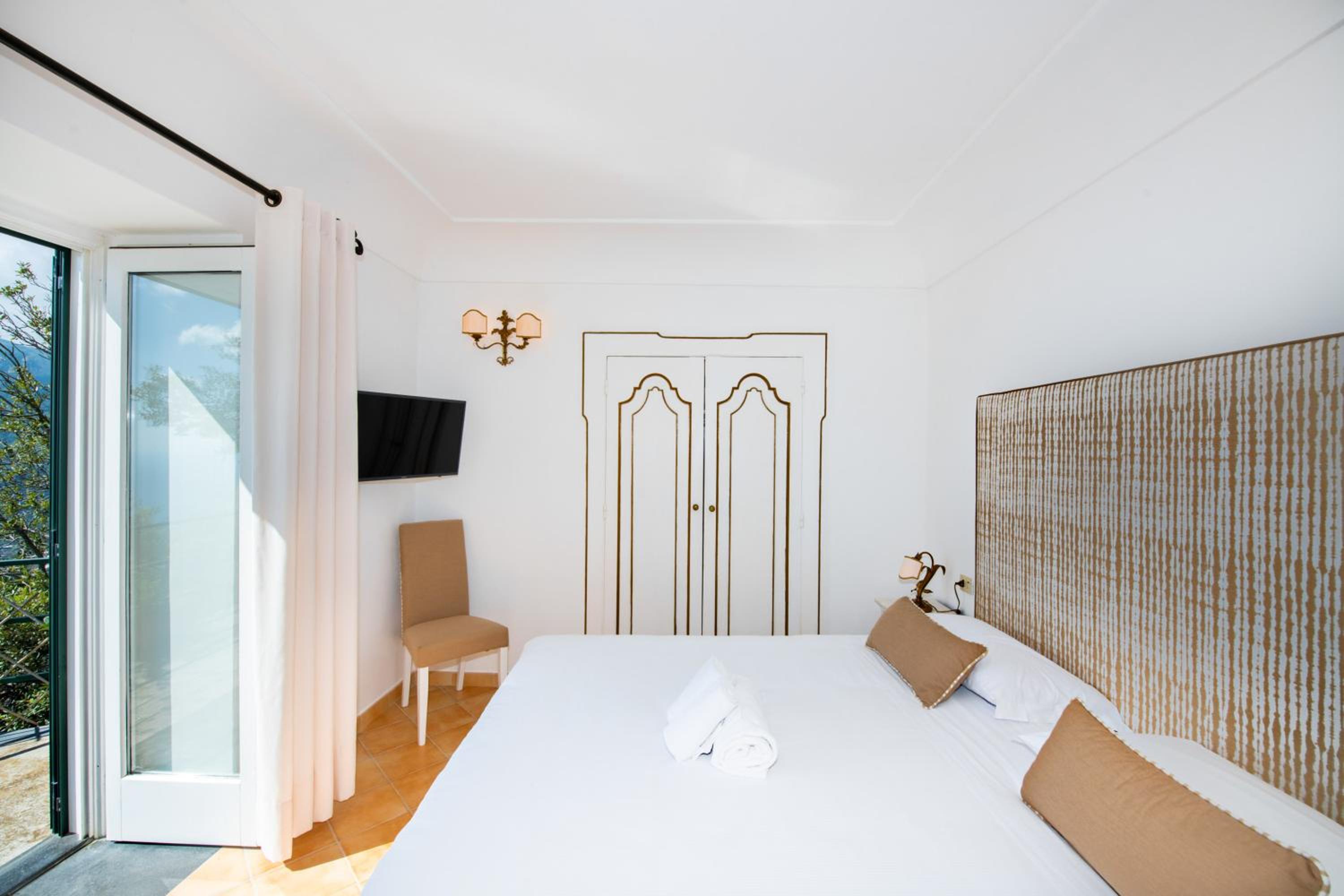 Three-Bedroom Apartment - Split Level