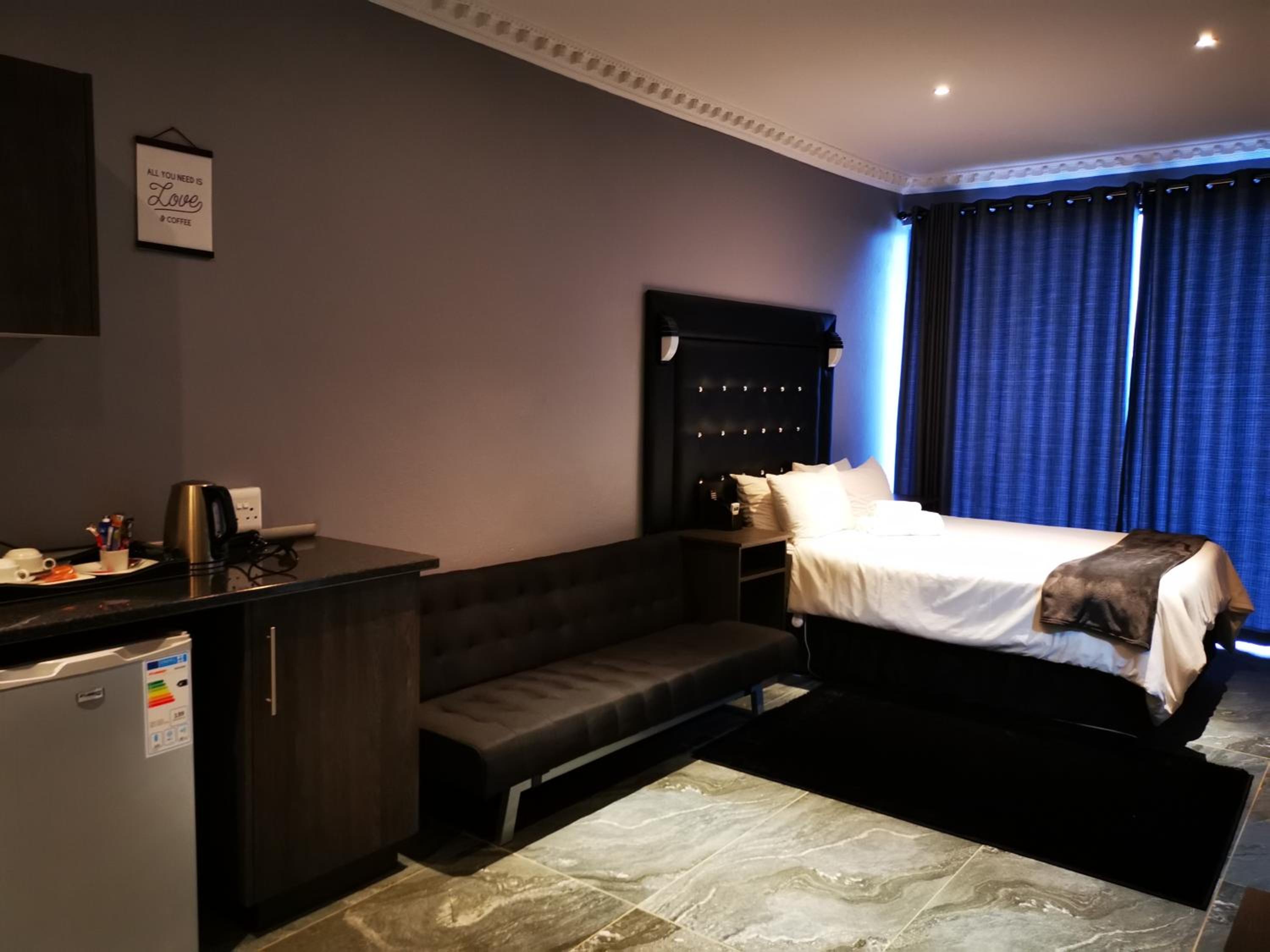 Deluxe Queen Room - Photo 3