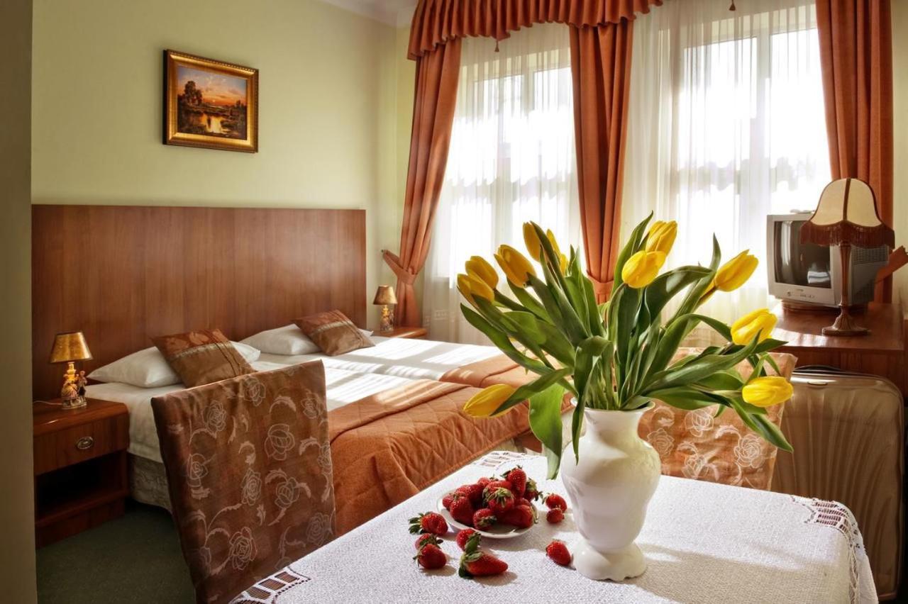 Double Room with Private Bathroom - Photo 12