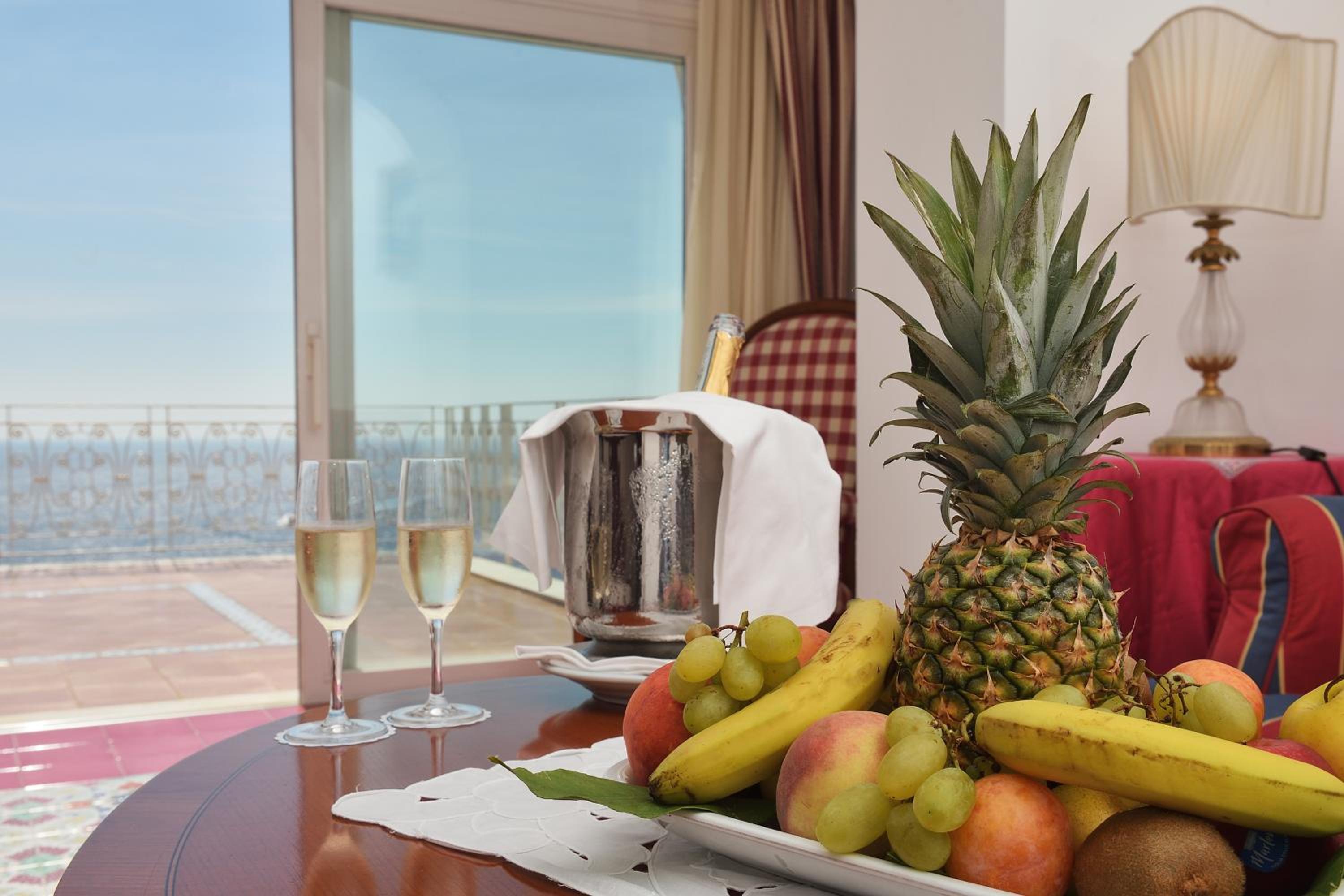 Superior Suite with Terrace and Sea View - Photo 3
