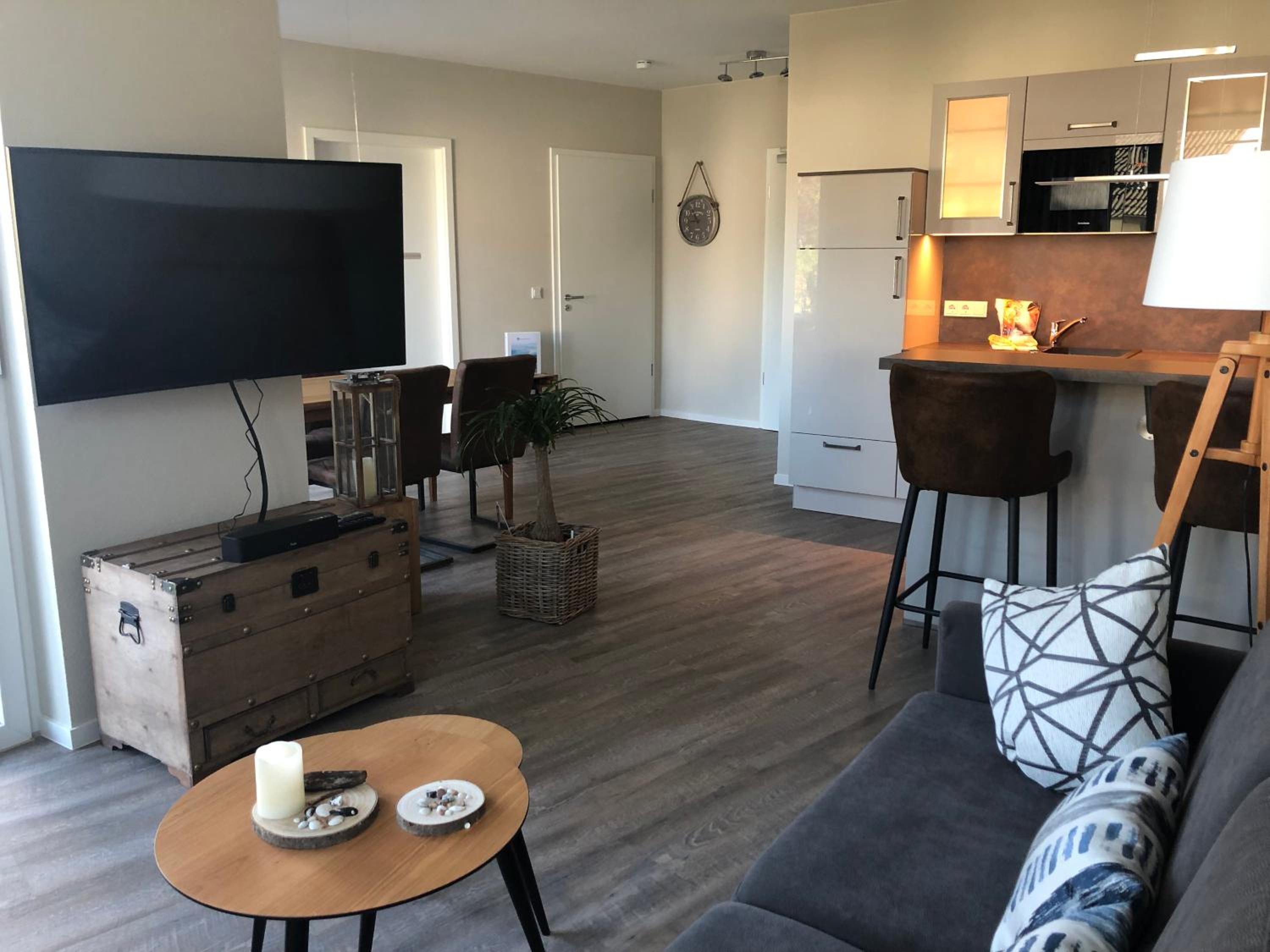One-Bedroom Apartment photo 1