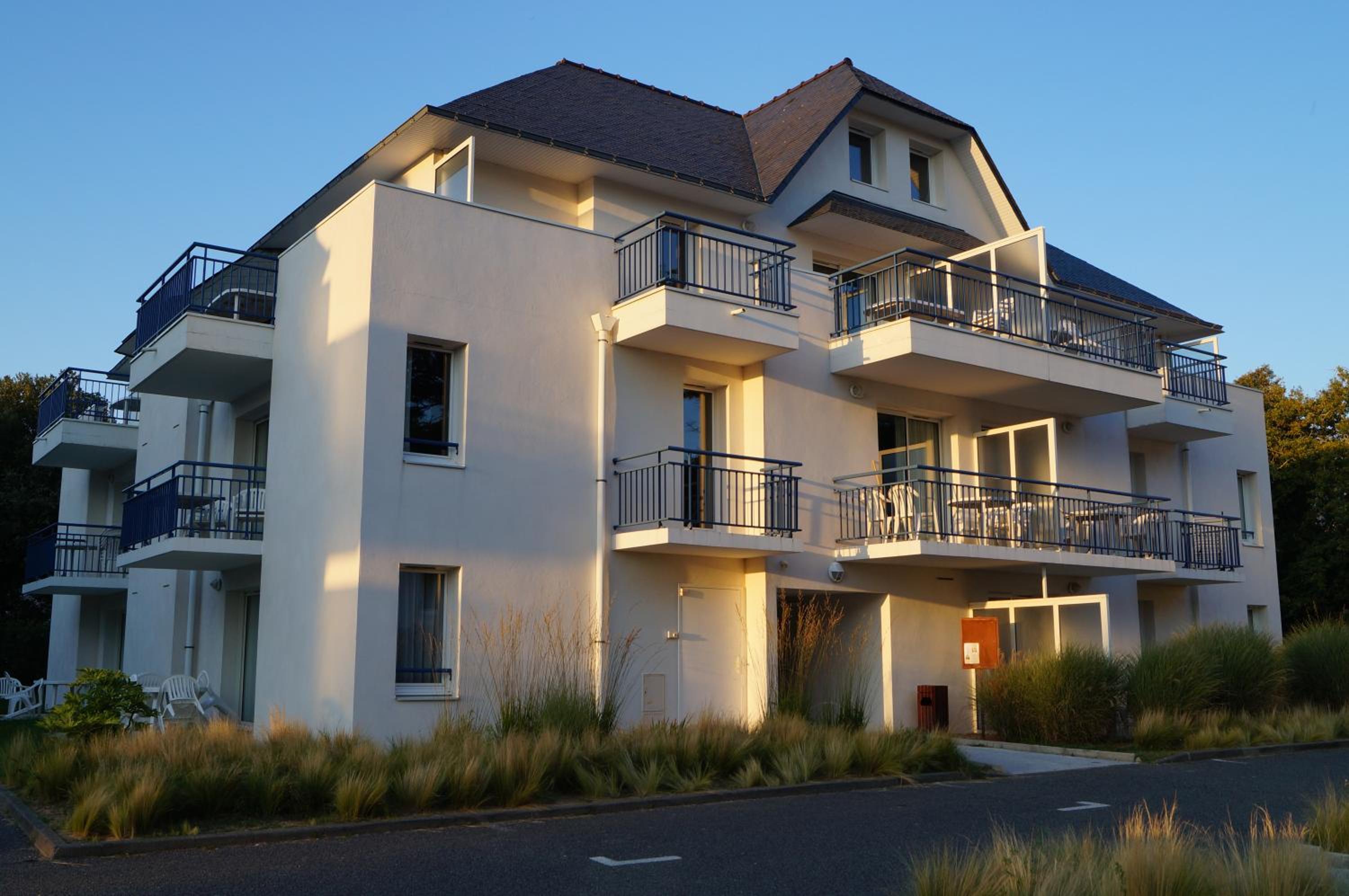 Duplex Apartment with 2 Bedrooms and 1 Alcove photo 2