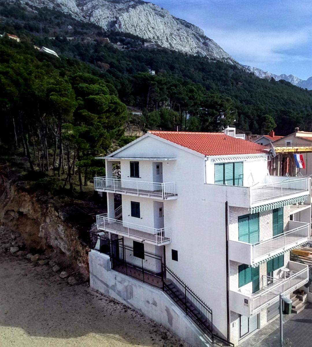 Apartment with Balcony photo 3
