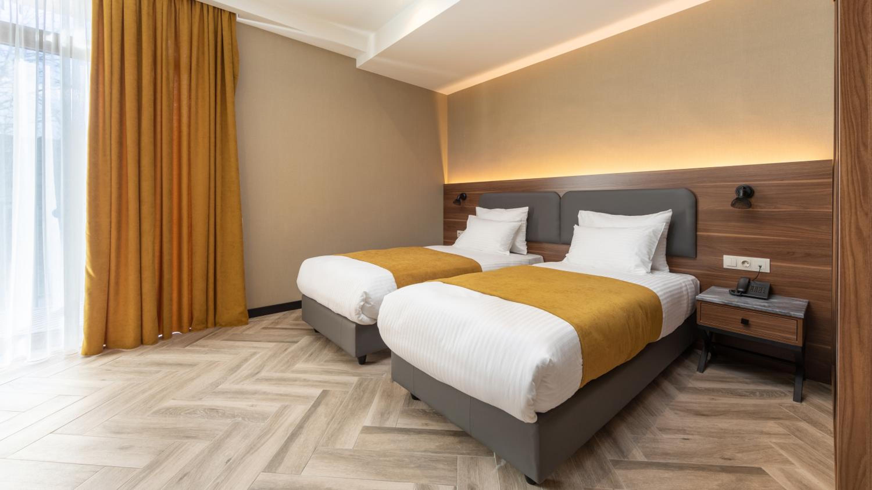 Standard Twin Room - Photo 1