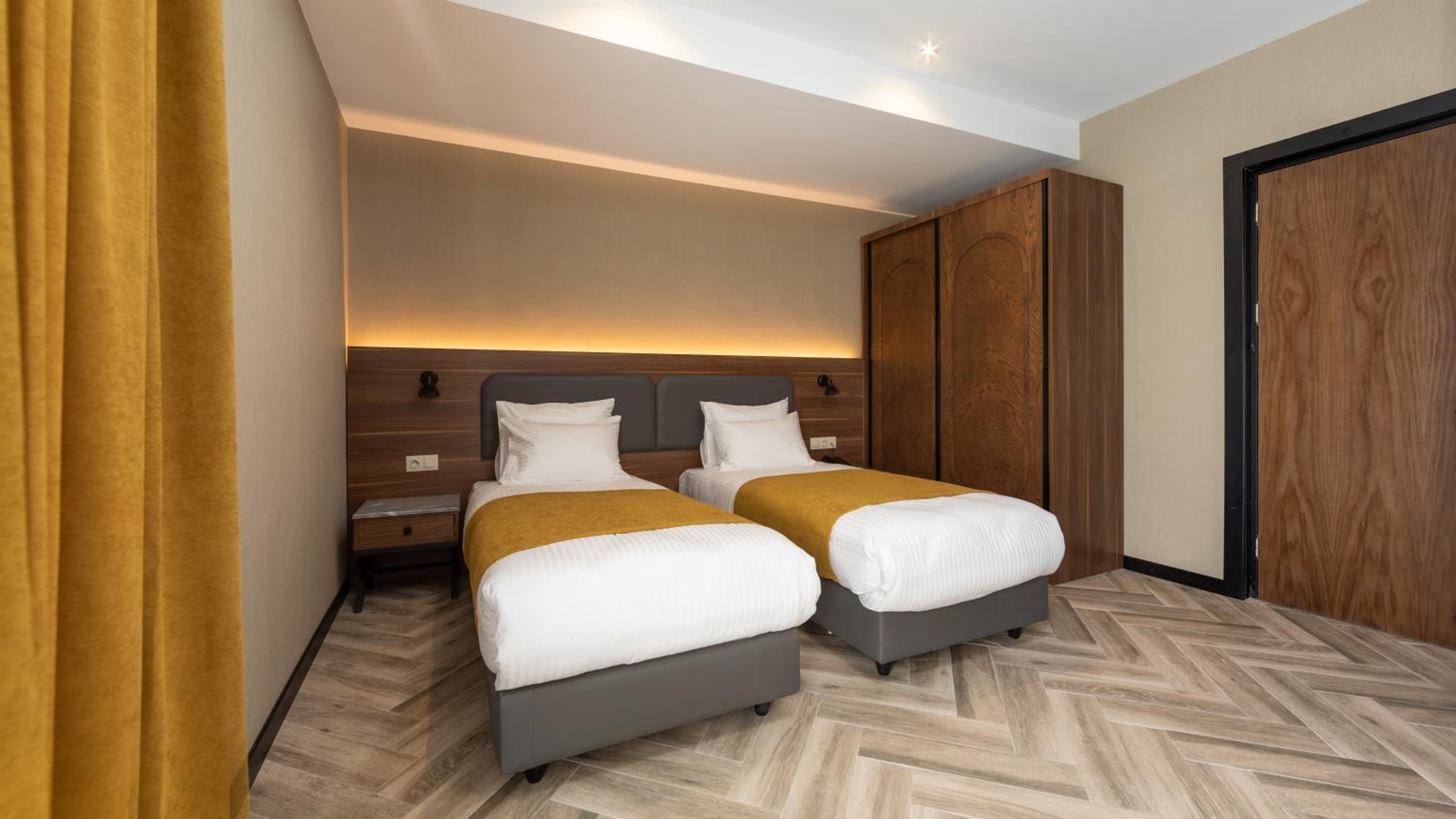 Standard Twin Room - Photo 2