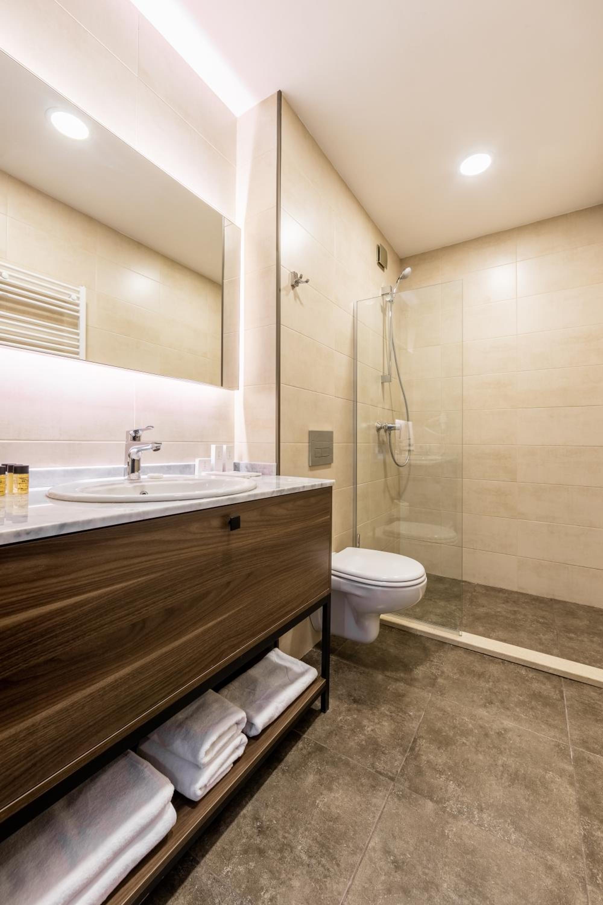 Standard Double Room - Photo 4